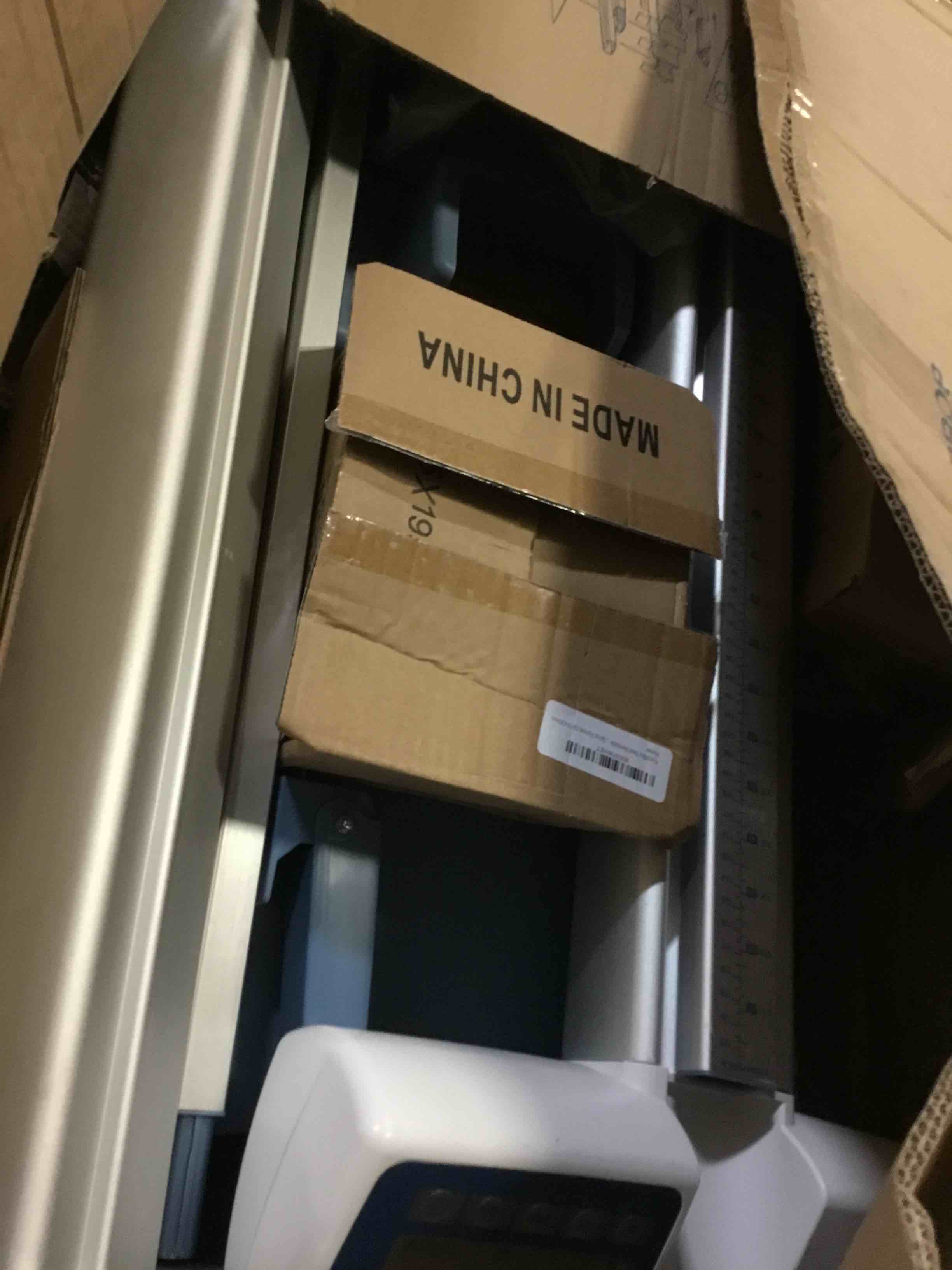 https://s3.amazonaws.com/lotting-images-prod/bidfta/YEL5244213_1692303867750.jpeg