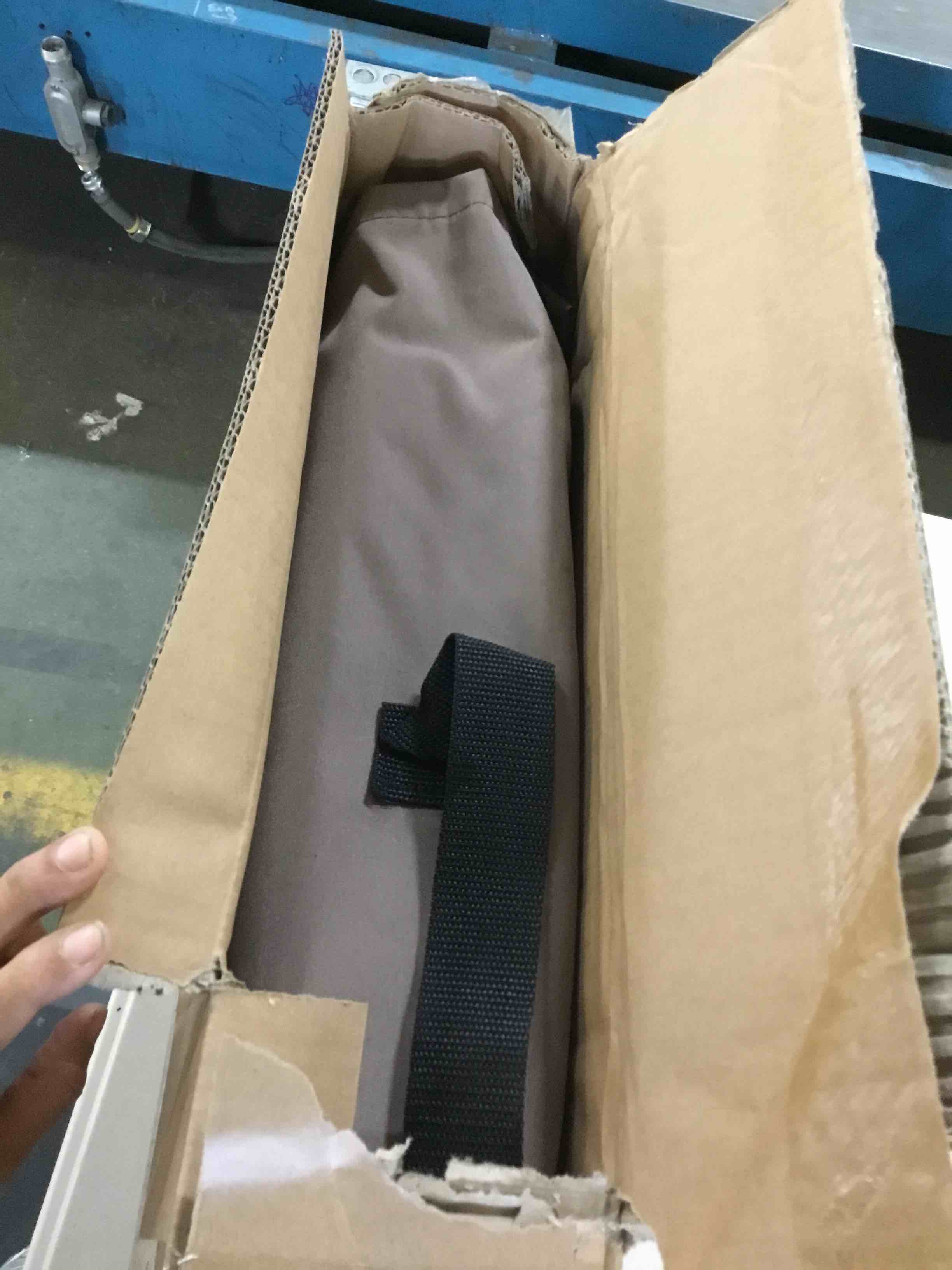https://s3.amazonaws.com/lotting-images-prod/bidfta/YEL5244335_1692372630436.jpeg