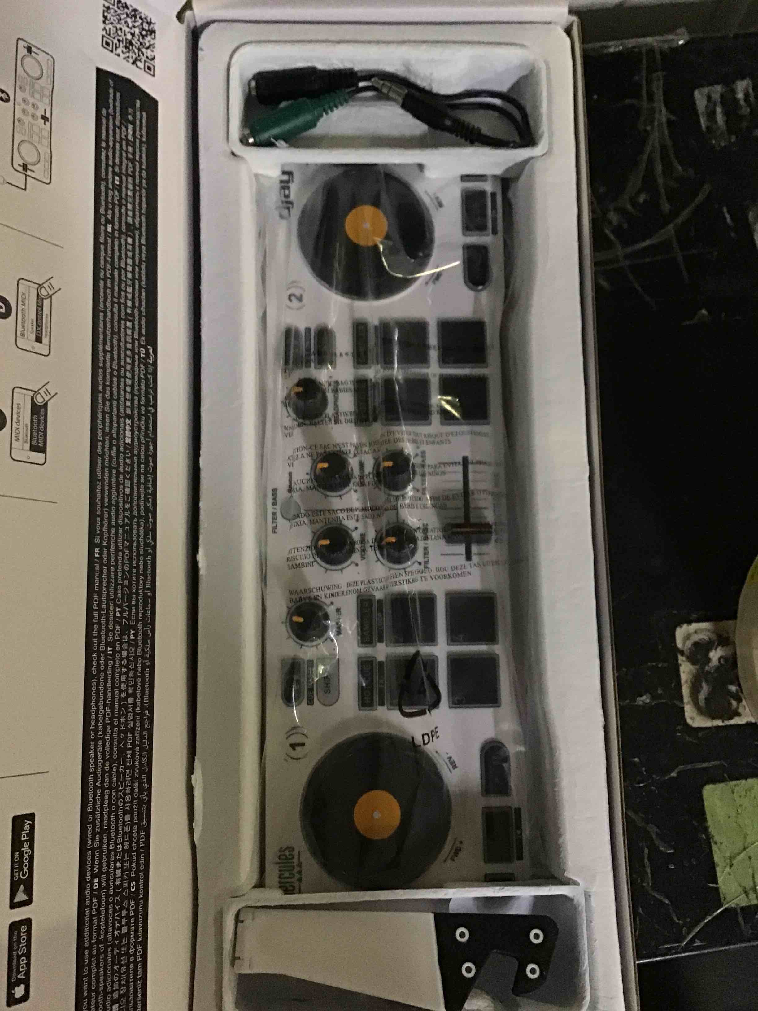 https://s3.amazonaws.com/lotting-images-prod/bidfta/YEL5244558_1692984343626.jpeg