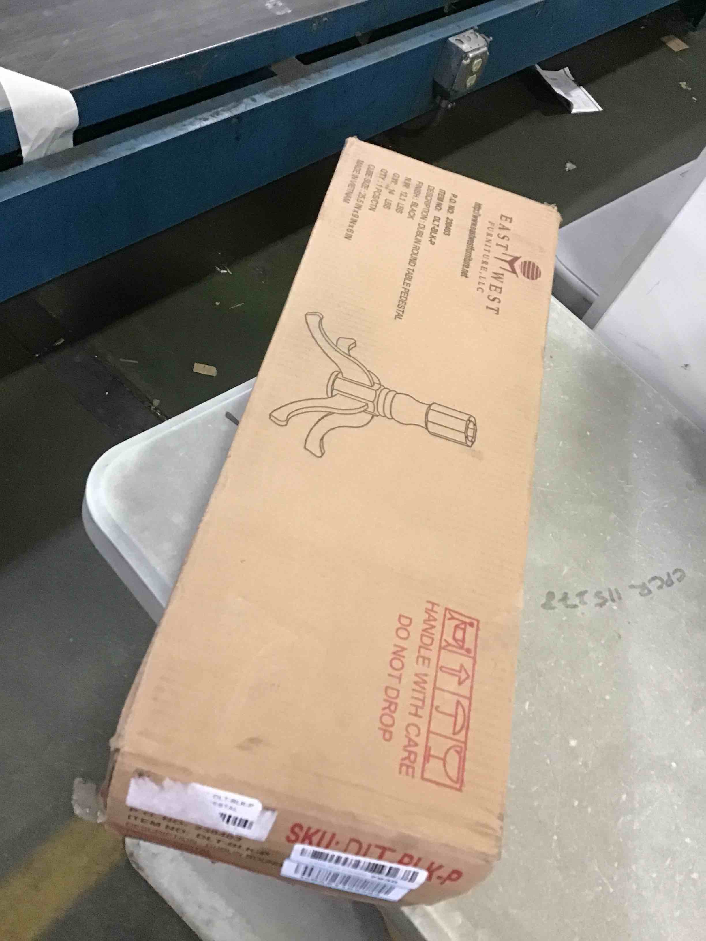 https://s3.amazonaws.com/lotting-images-prod/bidfta/YEL5246737_1691766637343.jpeg