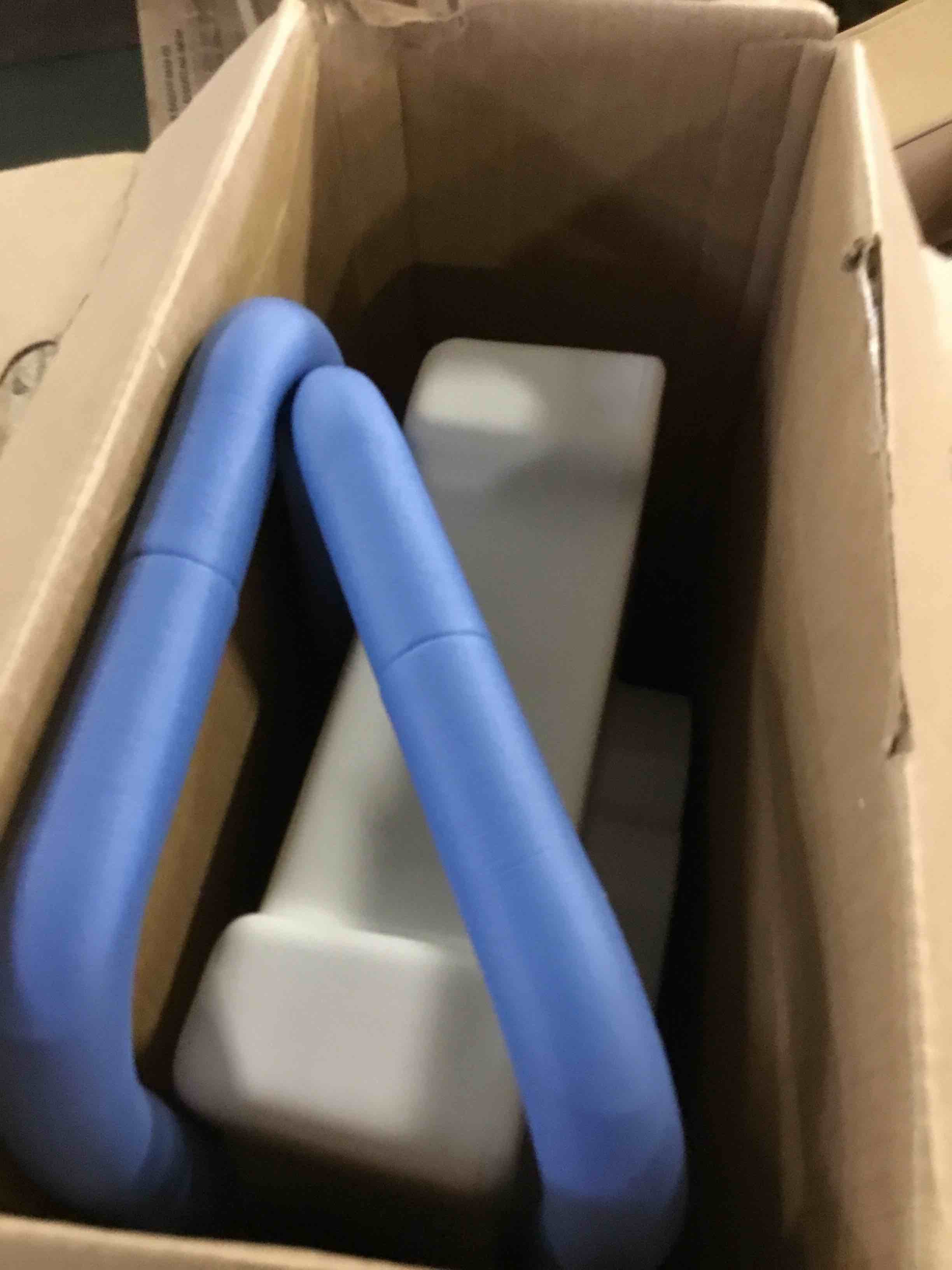 https://s3.amazonaws.com/lotting-images-prod/bidfta/YEL5248135_1692043342909.jpeg