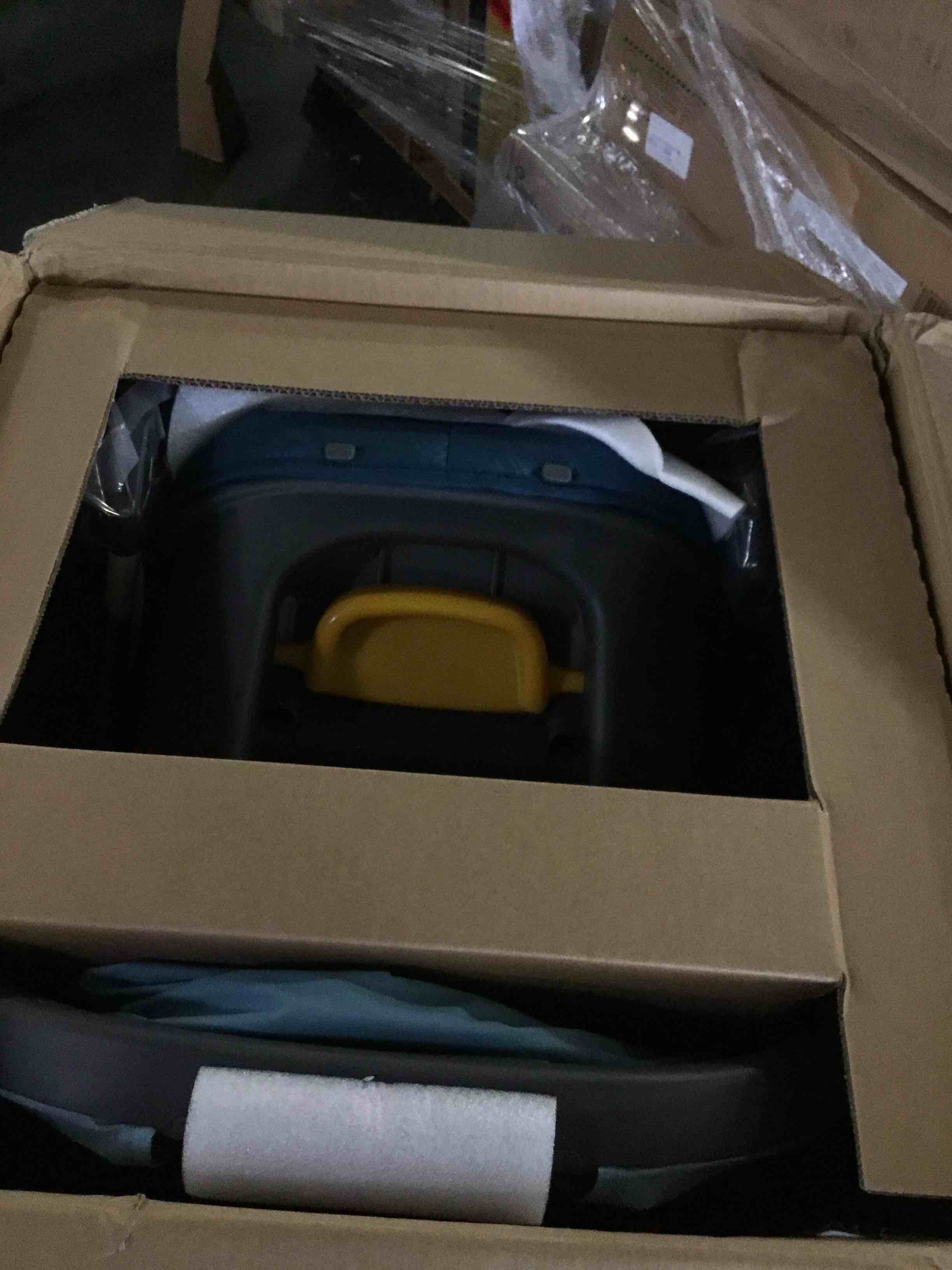 https://s3.amazonaws.com/lotting-images-prod/bidfta/YEL5248549_1692277179652.jpeg