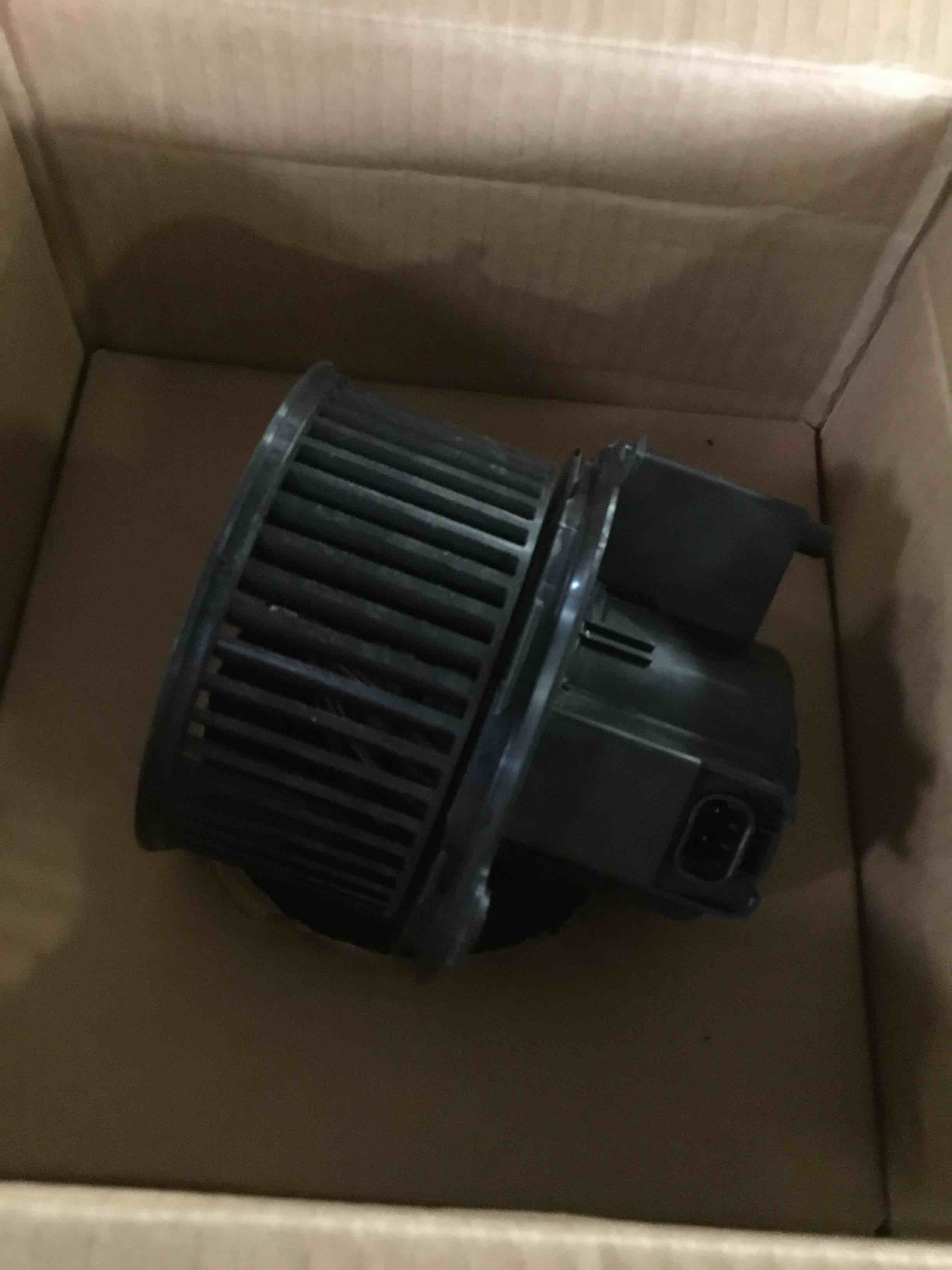 https://s3.amazonaws.com/lotting-images-prod/bidfta/YEL5248903_1692709343198.jpeg