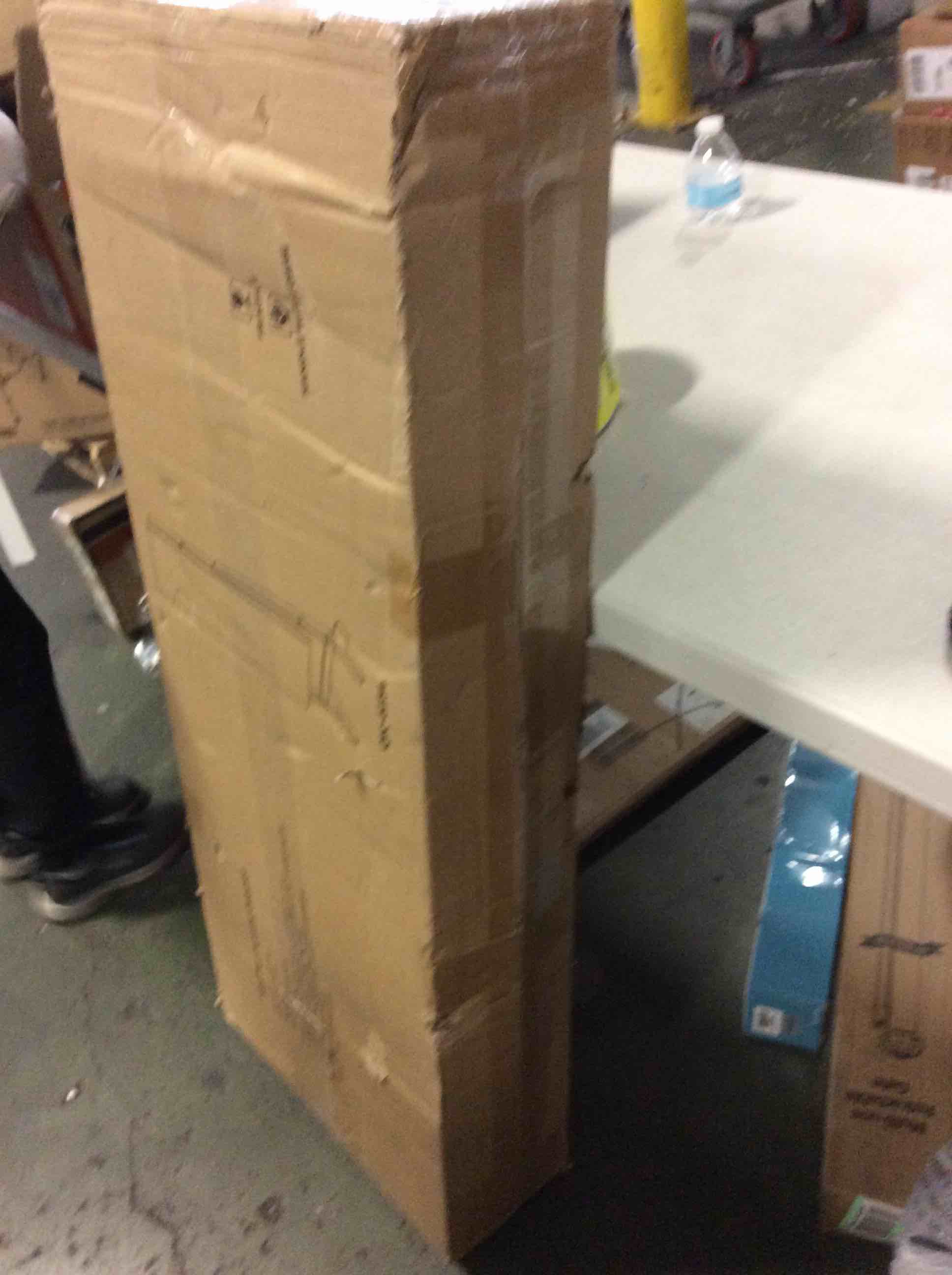 https://s3.amazonaws.com/lotting-images-prod/bidfta/YEL5252224_1695729281541.jpeg