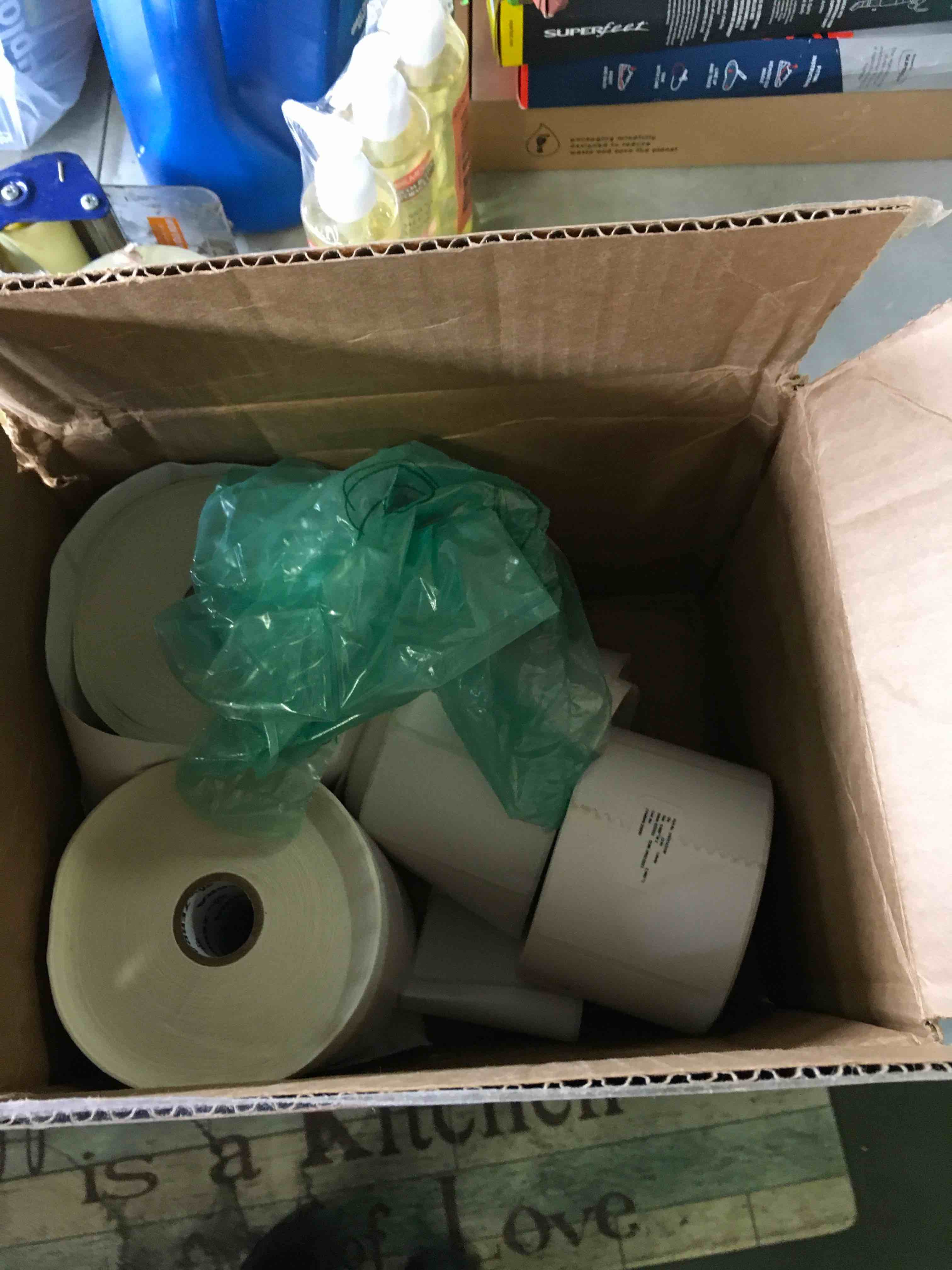 https://s3.amazonaws.com/lotting-images-prod/bidfta/YEL5252410_1696006822461.jpeg