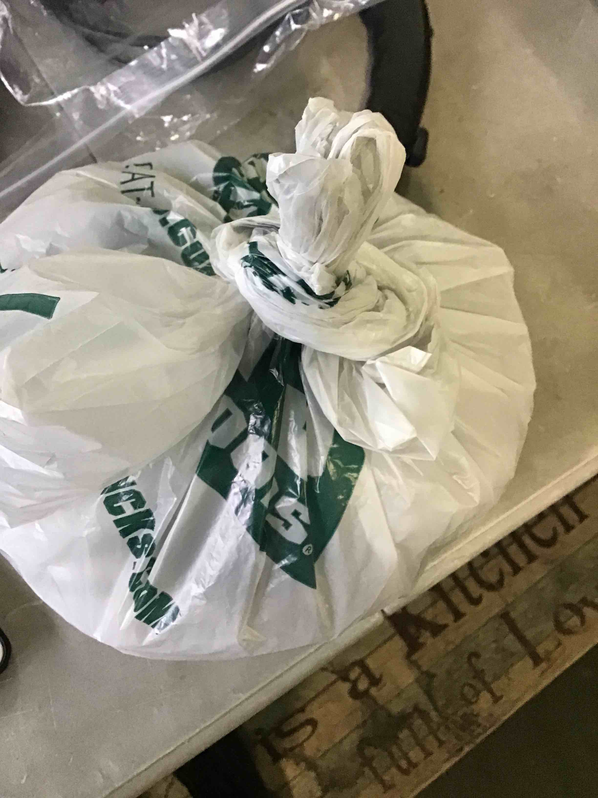 https://s3.amazonaws.com/lotting-images-prod/bidfta/YEL5253063_1696598690896.jpeg