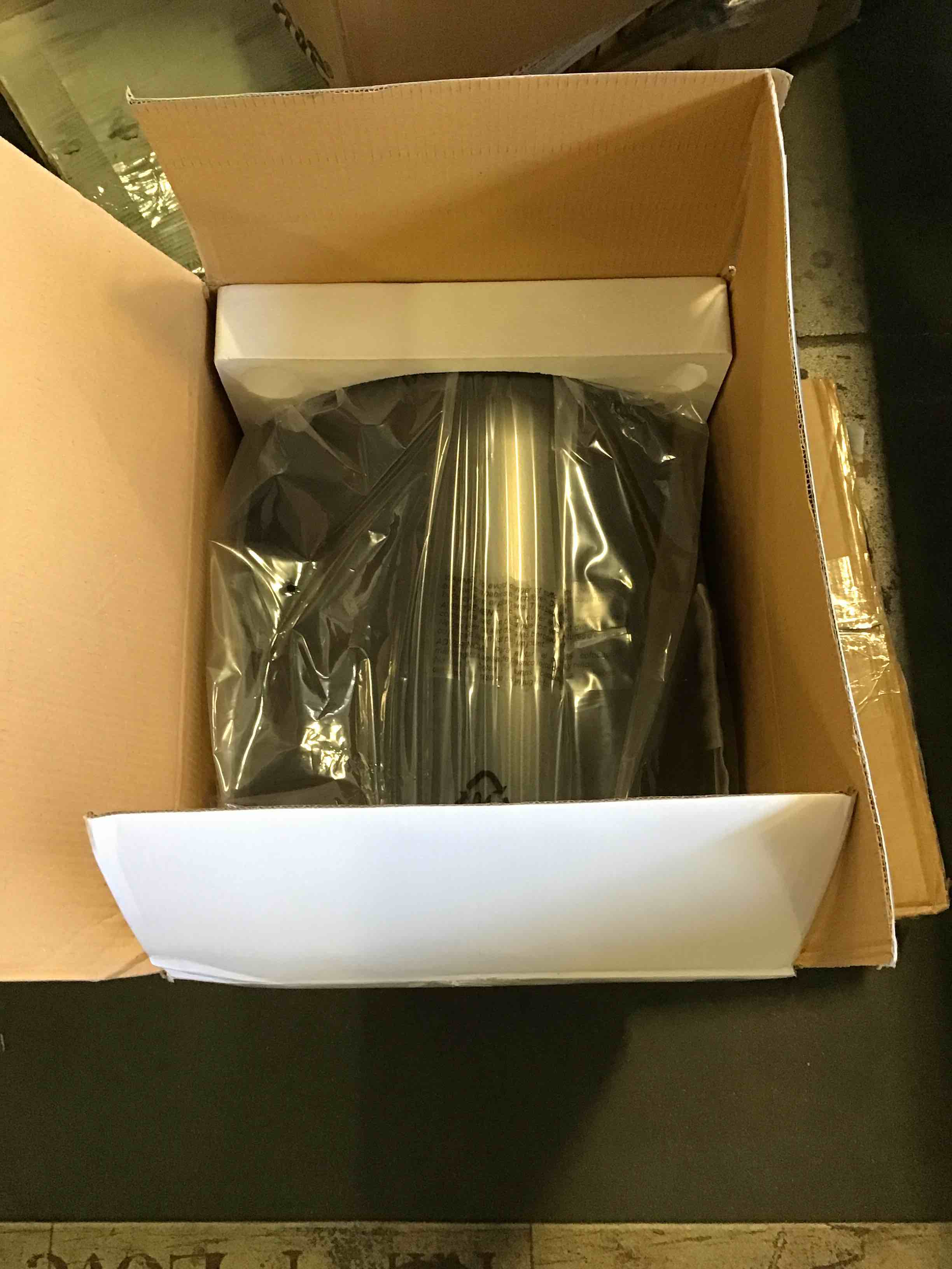 https://s3.amazonaws.com/lotting-images-prod/bidfta/YEL5253112_1696612855501.jpeg