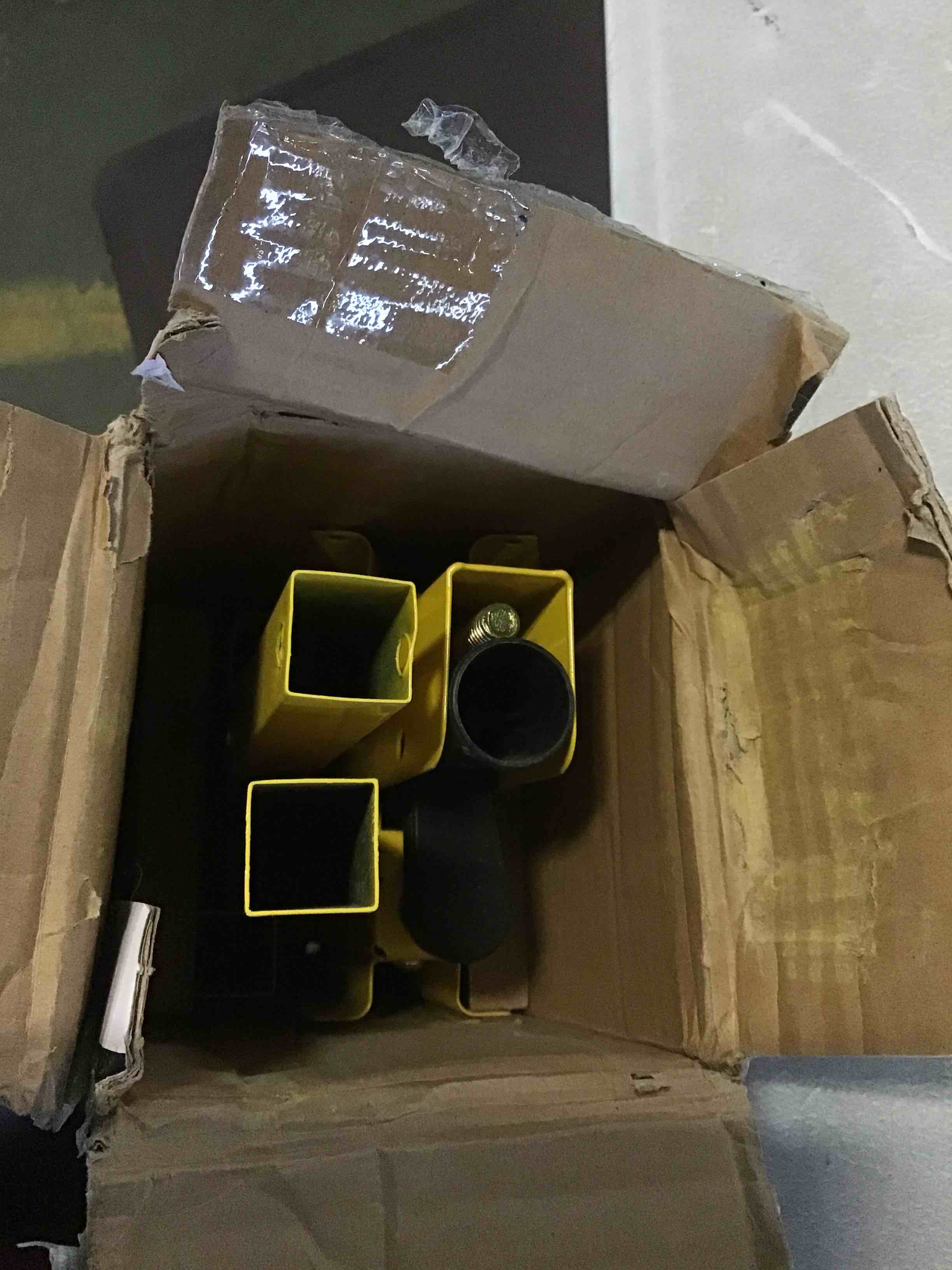 https://s3.amazonaws.com/lotting-images-prod/bidfta/YEL5258386_1695389216029.jpeg