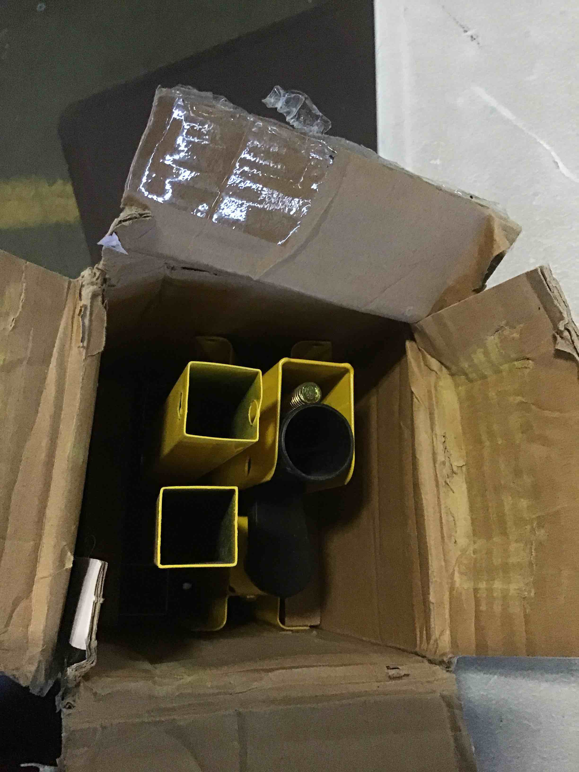 https://s3.amazonaws.com/lotting-images-prod/bidfta/YEL5258386_1695389217253.jpeg