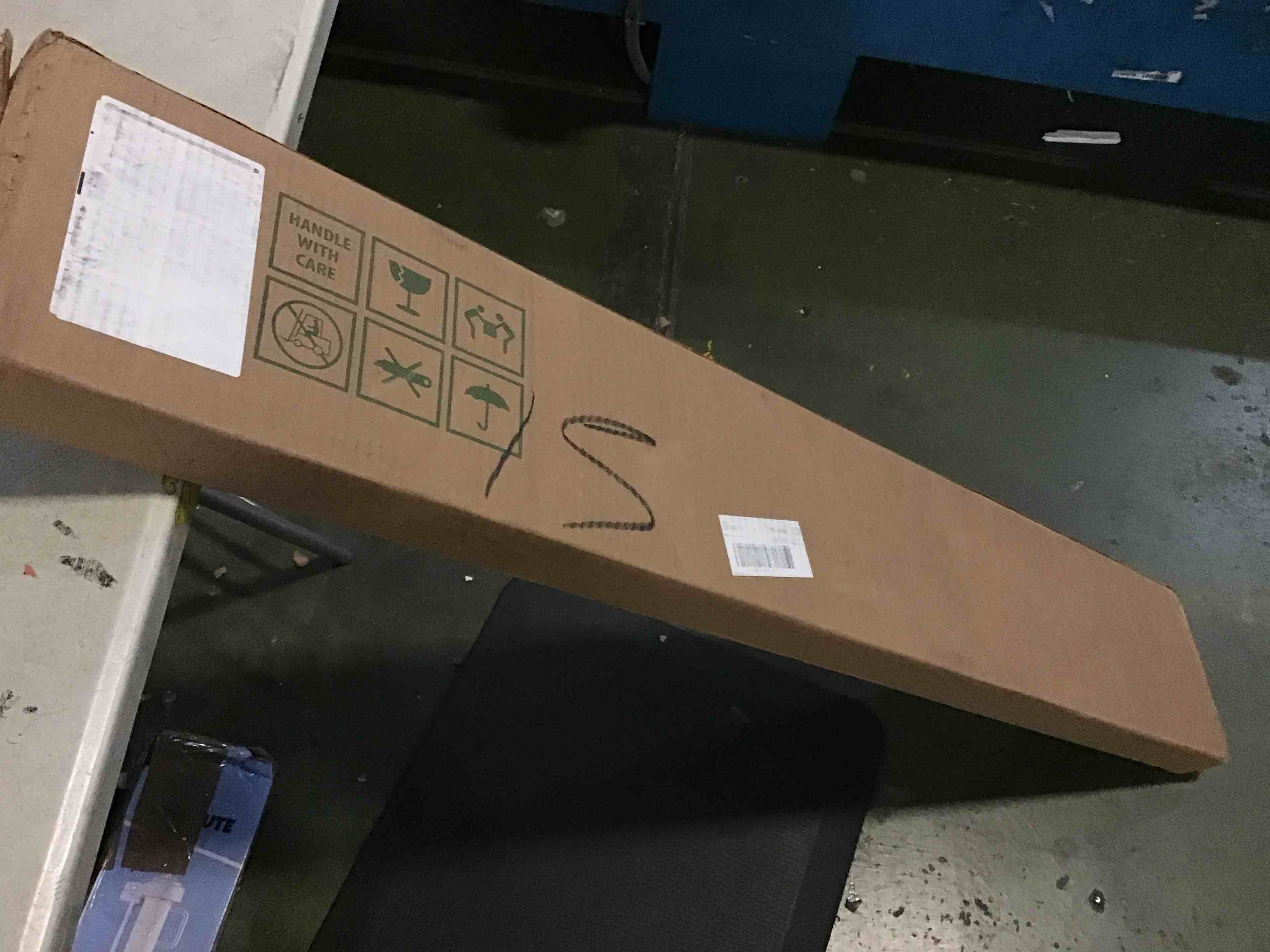 https://s3.amazonaws.com/lotting-images-prod/bidfta/YEL5258660_1695652320503.jpeg