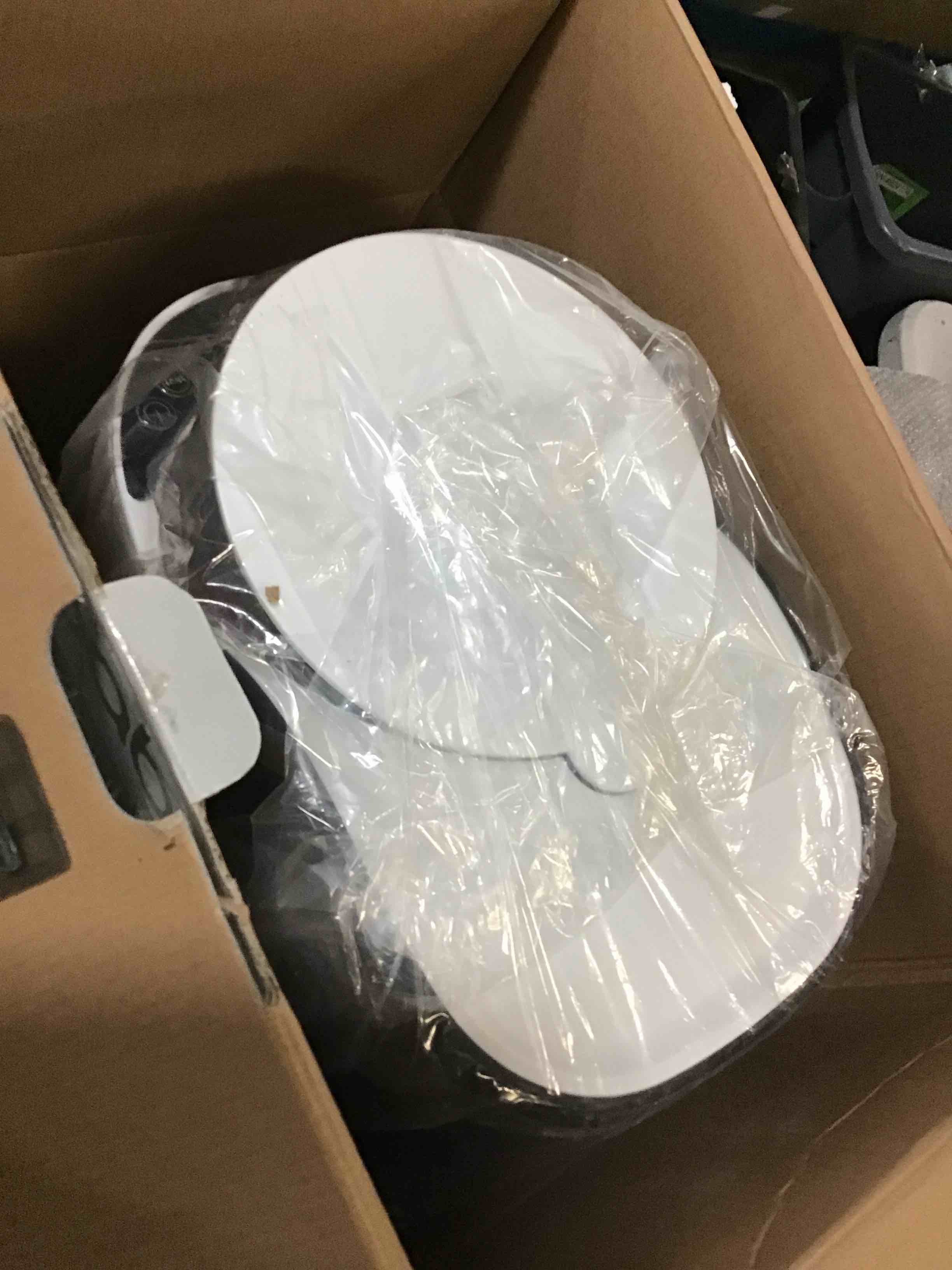https://s3.amazonaws.com/lotting-images-prod/bidfta/YEL5259809_1695213718232.jpeg