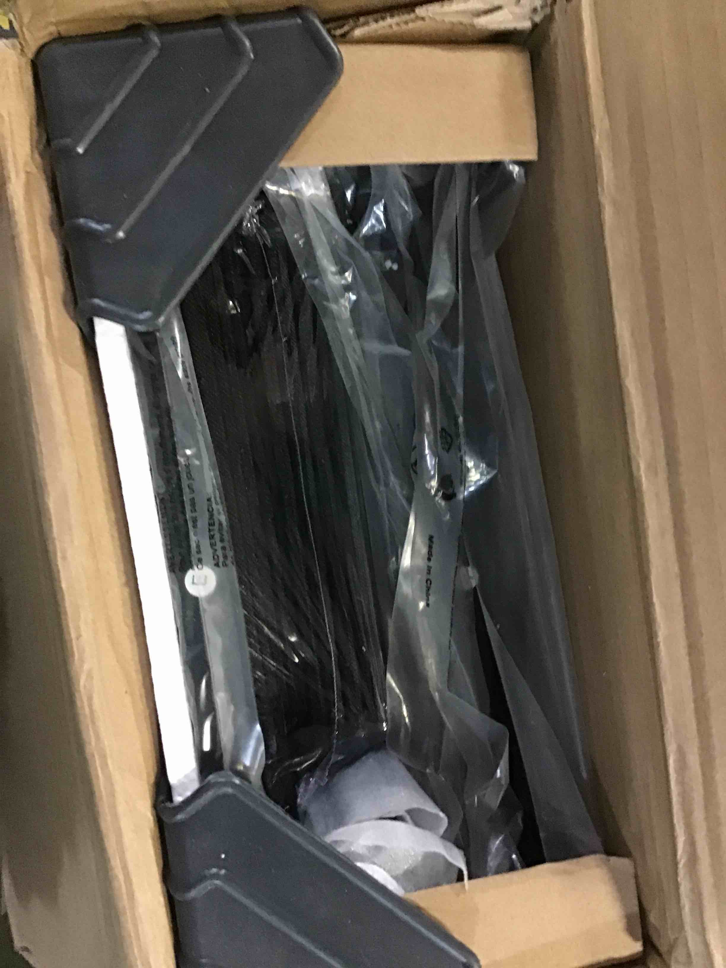 https://s3.amazonaws.com/lotting-images-prod/bidfta/YEL5260415_1695662970383.jpeg