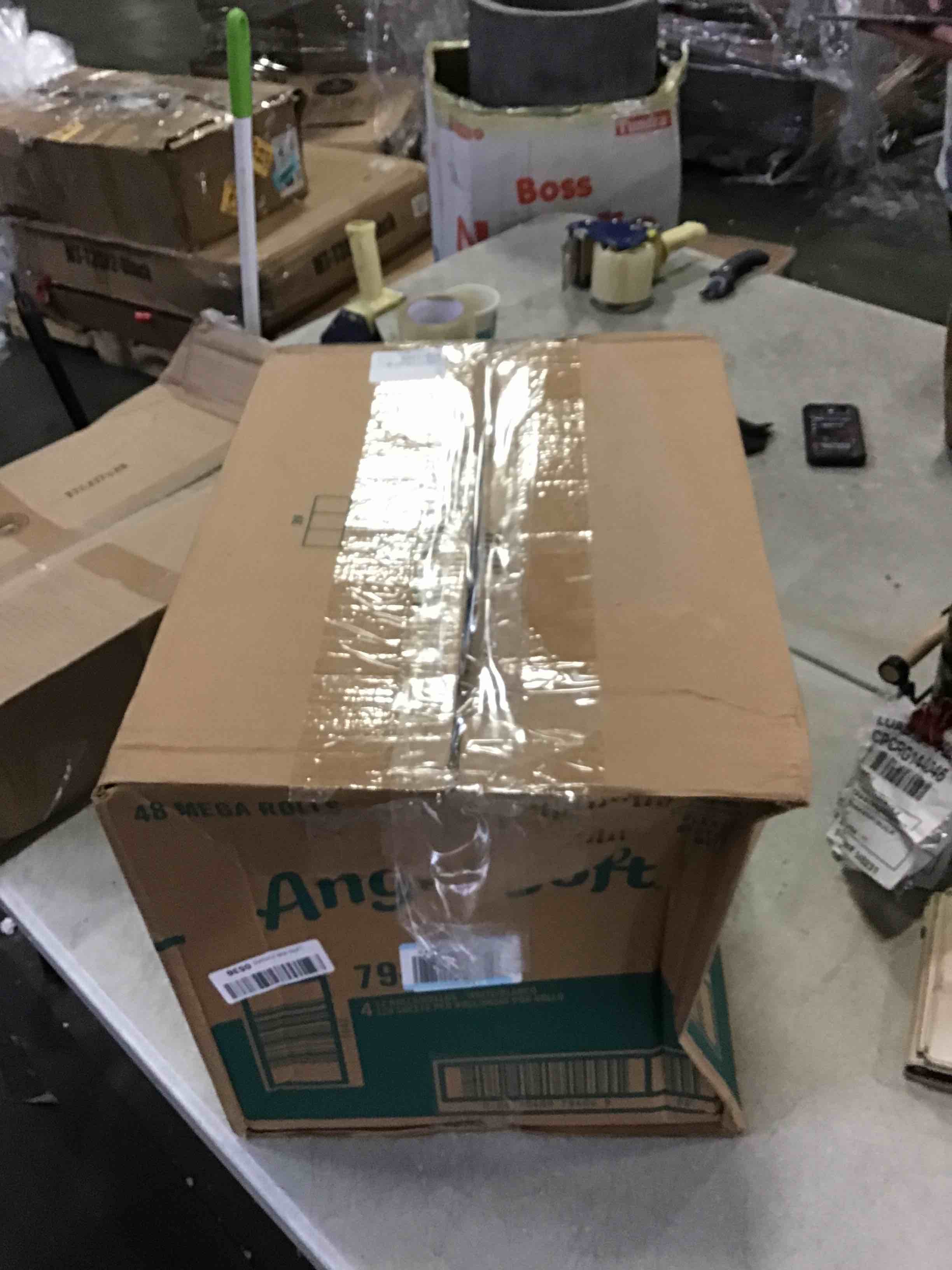 https://s3.amazonaws.com/lotting-images-prod/bidfta/YEL5261228_1695659487832.jpeg