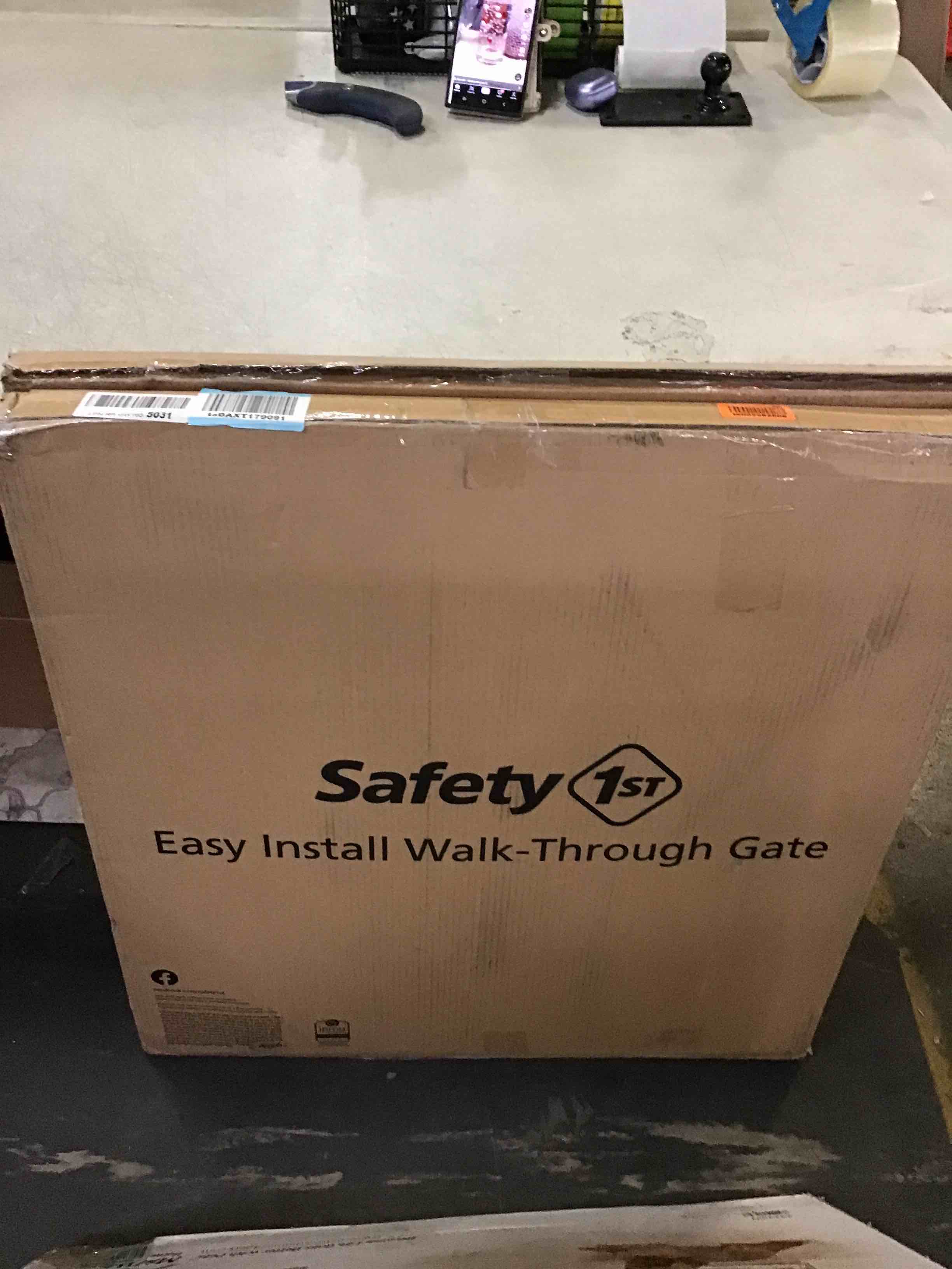 https://s3.amazonaws.com/lotting-images-prod/bidfta/YEL5261294_1695671520695.jpeg
