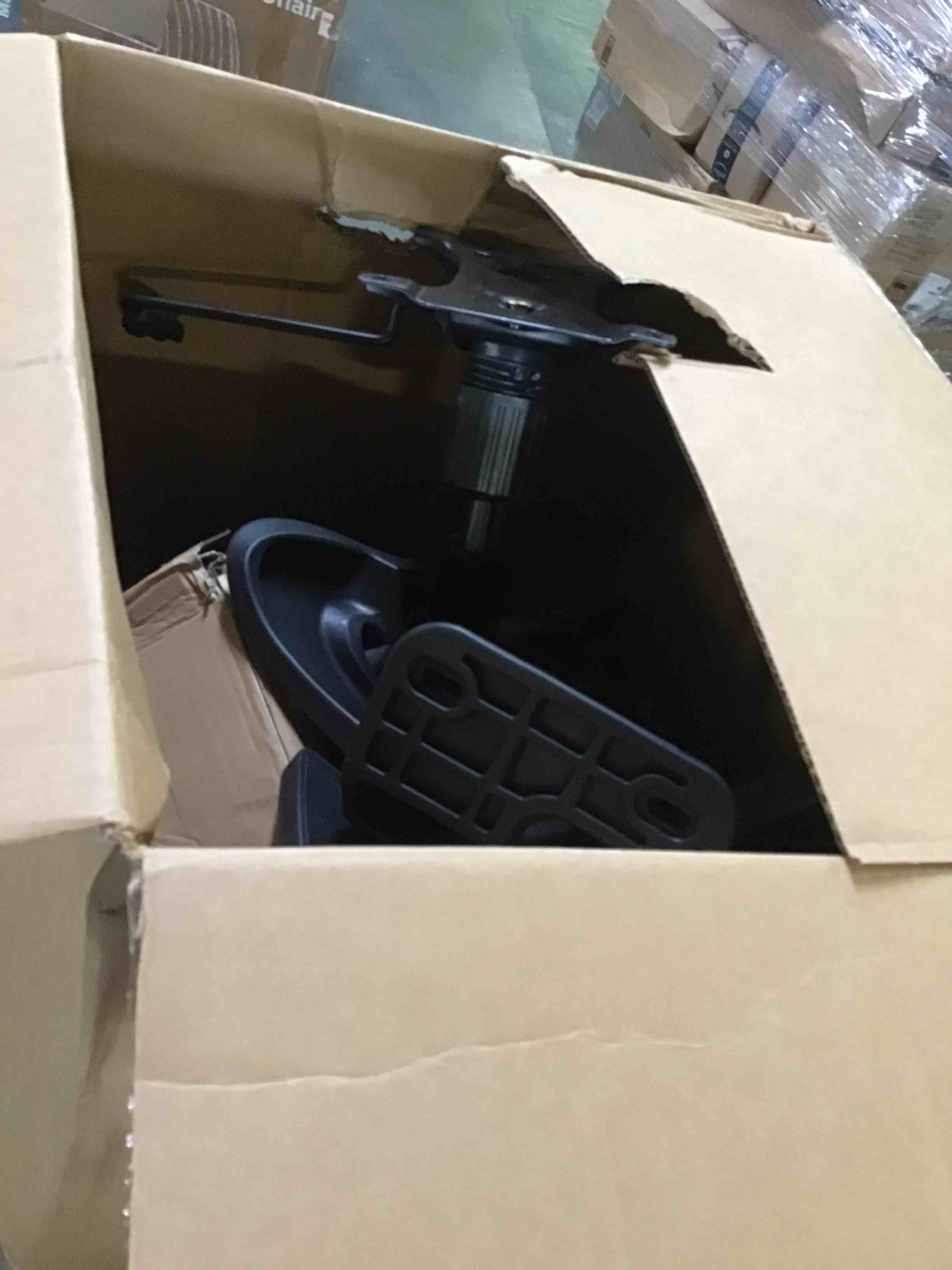 https://s3.amazonaws.com/lotting-images-prod/bidfta/YEL5261617_1695836019012.jpeg