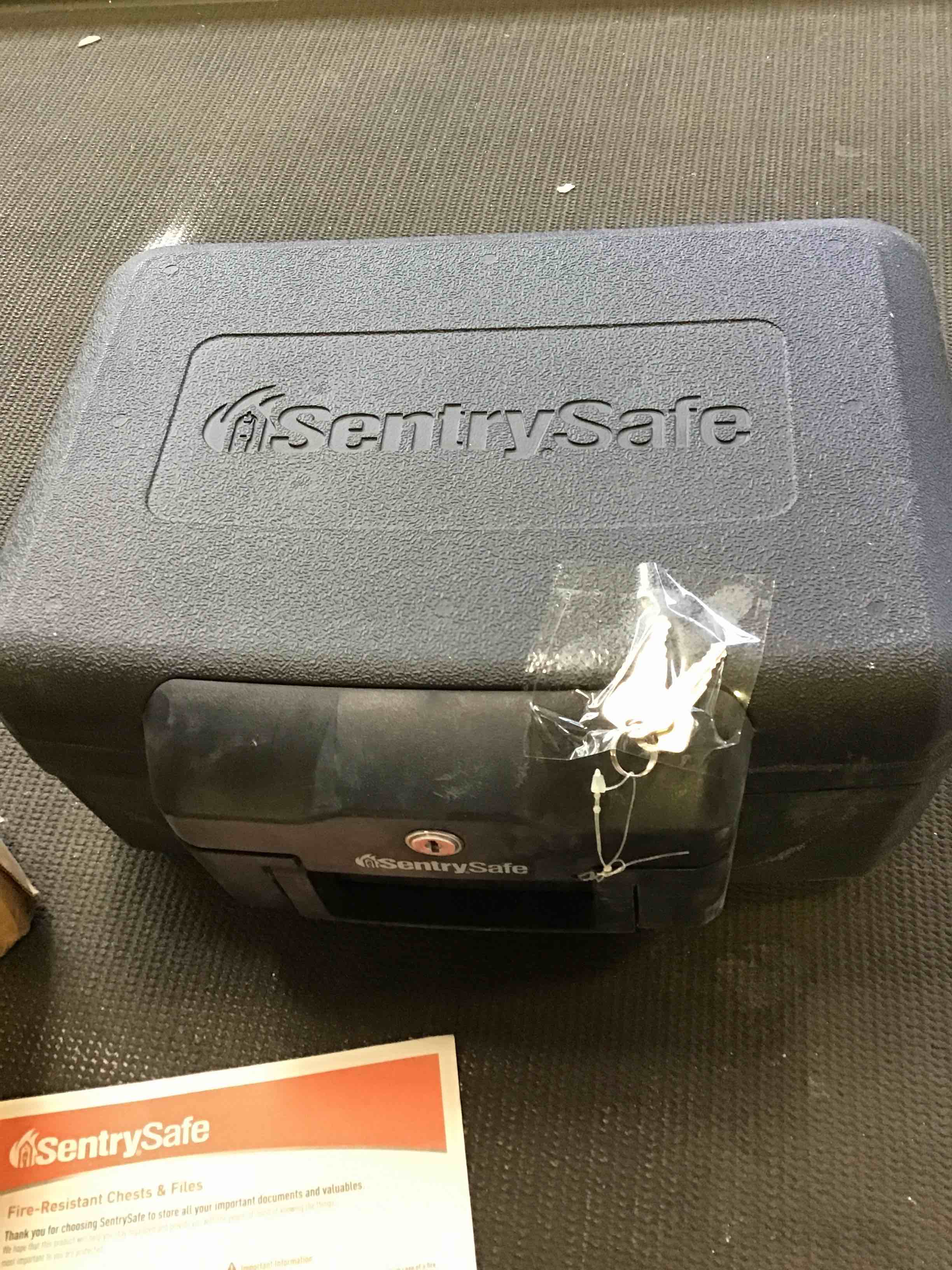 https://s3.amazonaws.com/lotting-images-prod/bidfta/YEL5262728_1695239861207.jpeg