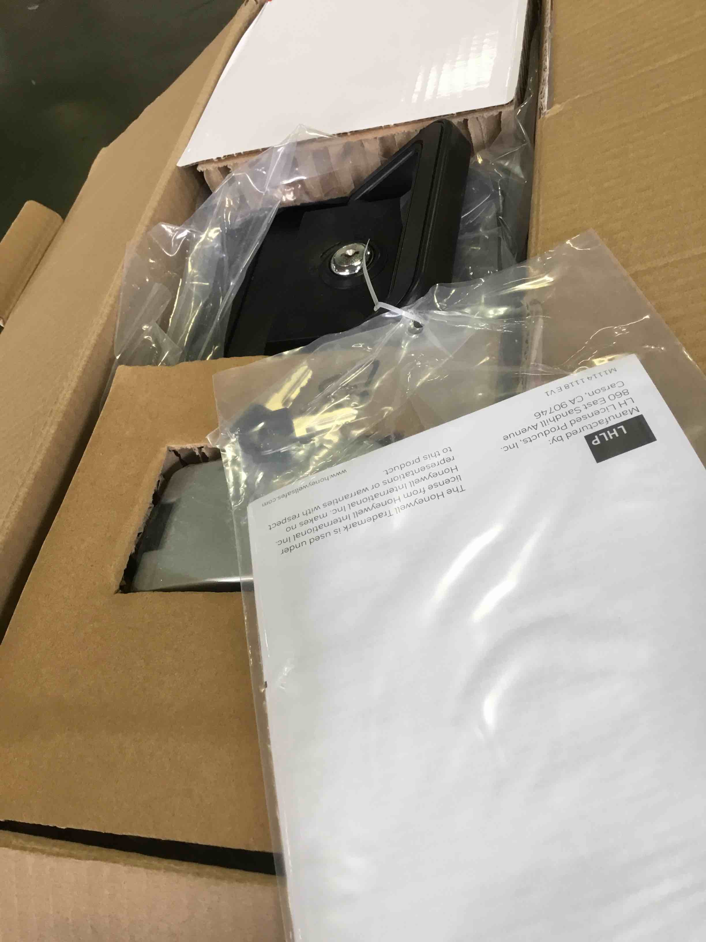 https://s3.amazonaws.com/lotting-images-prod/bidfta/YEL5263697_1695845090224.jpeg
