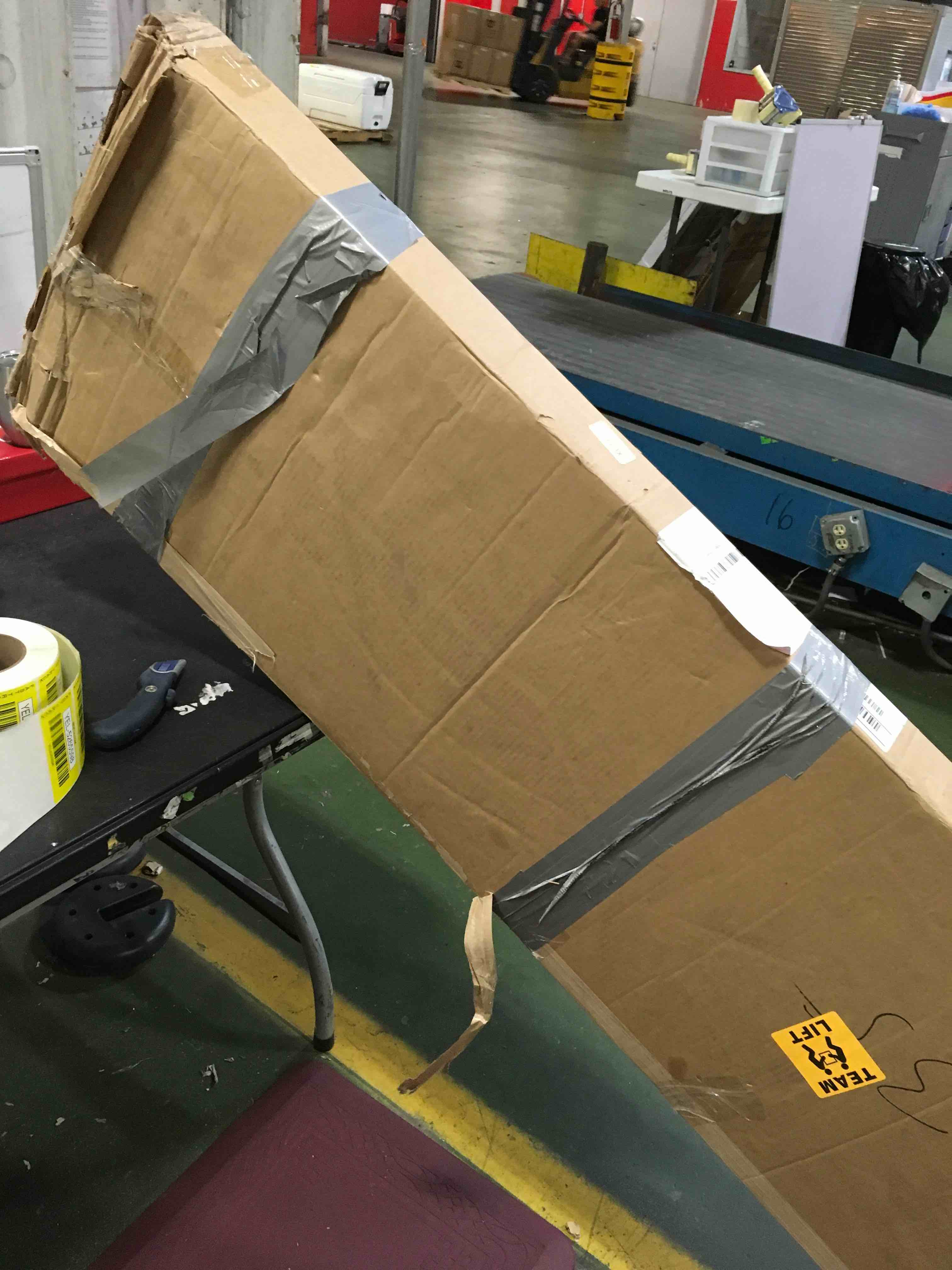 https://s3.amazonaws.com/lotting-images-prod/bidfta/YEL5265598_1690543137917.jpeg