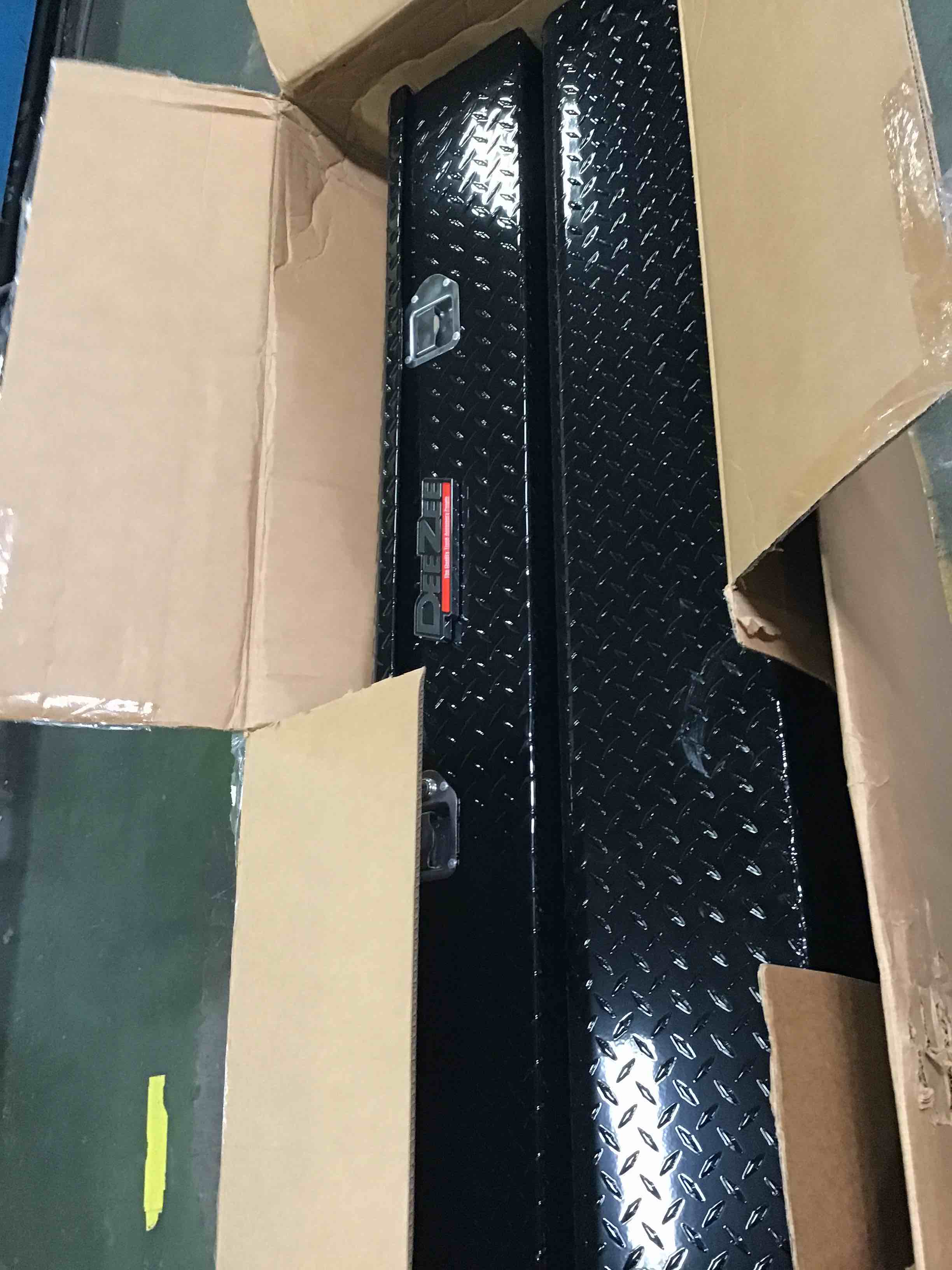 https://s3.amazonaws.com/lotting-images-prod/bidfta/YEL5266001_1690900105288.jpeg