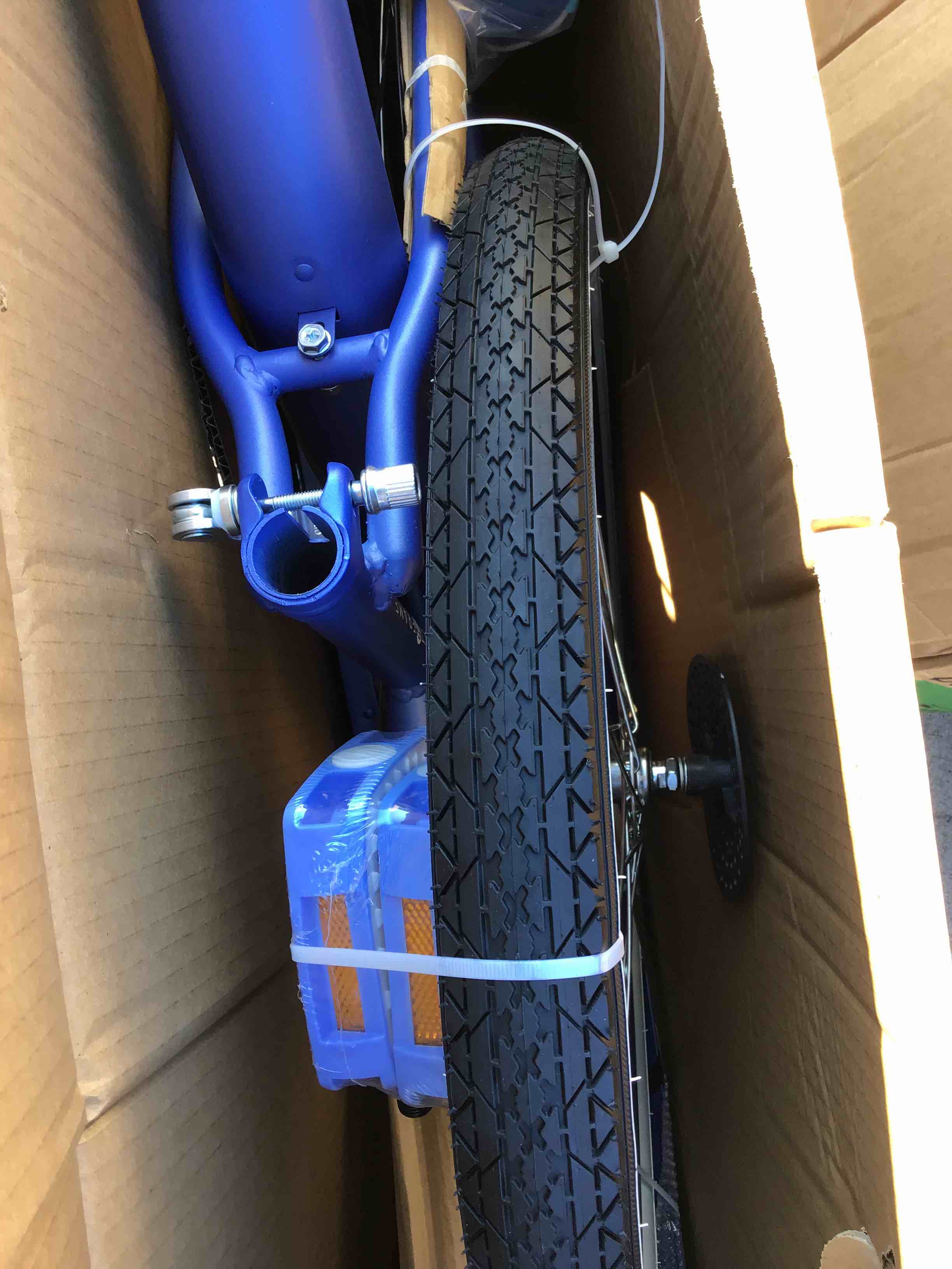 https://s3.amazonaws.com/lotting-images-prod/bidfta/YEL5268024_1690810360707.jpeg