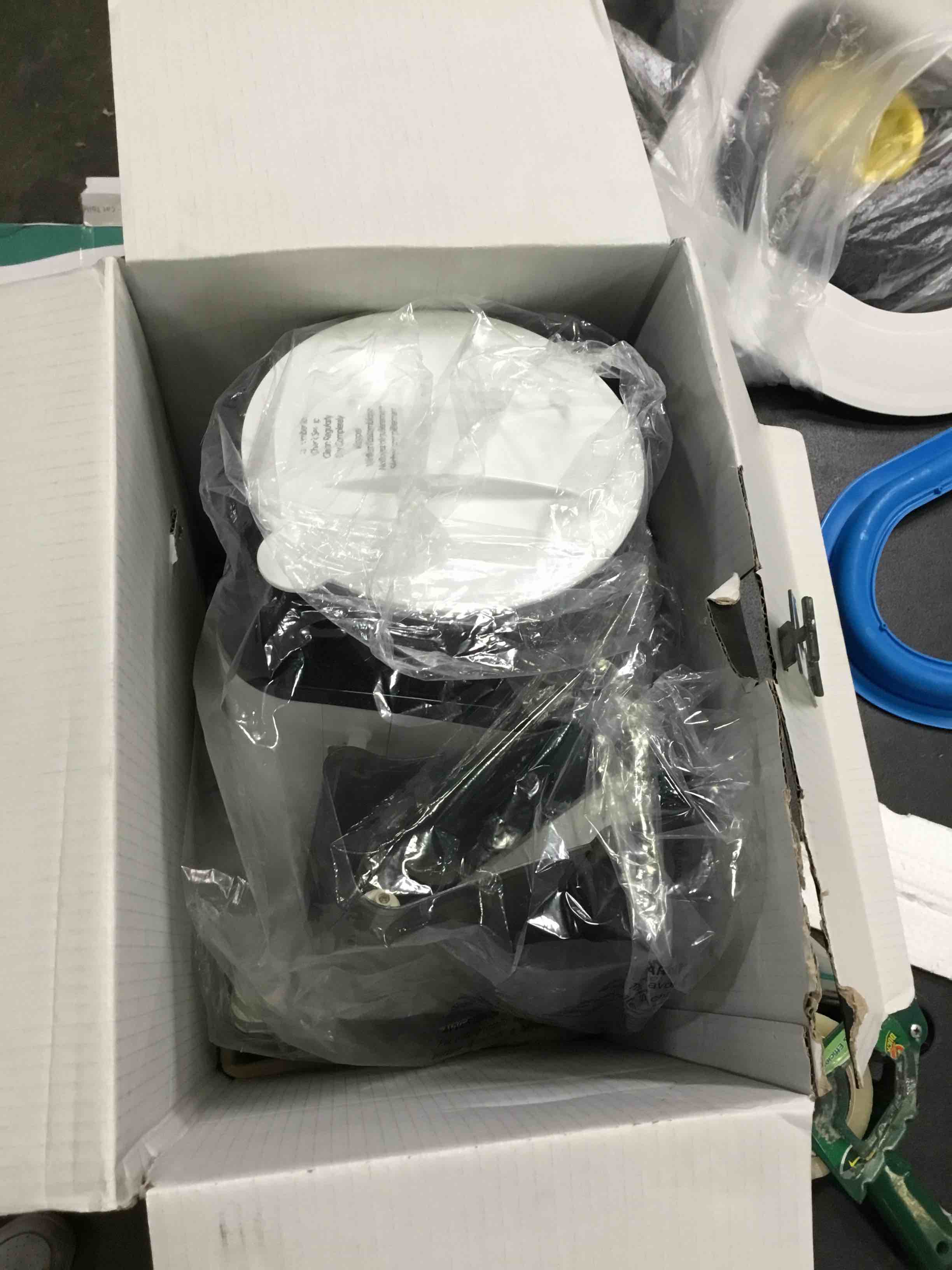 https://s3.amazonaws.com/lotting-images-prod/bidfta/YEL5268556_1690315422008.jpeg