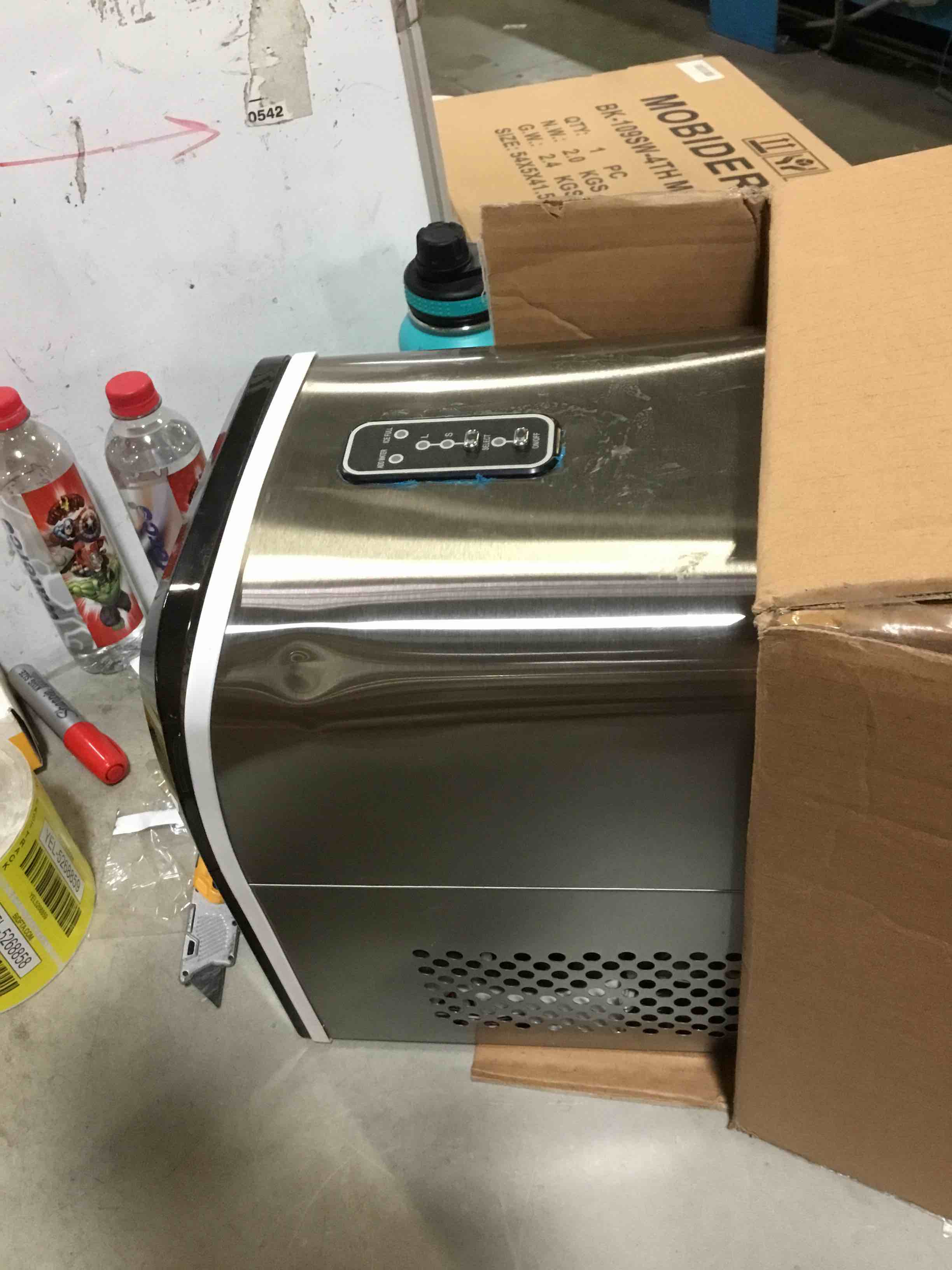 https://s3.amazonaws.com/lotting-images-prod/bidfta/YEL5268854_1690990782709.jpeg