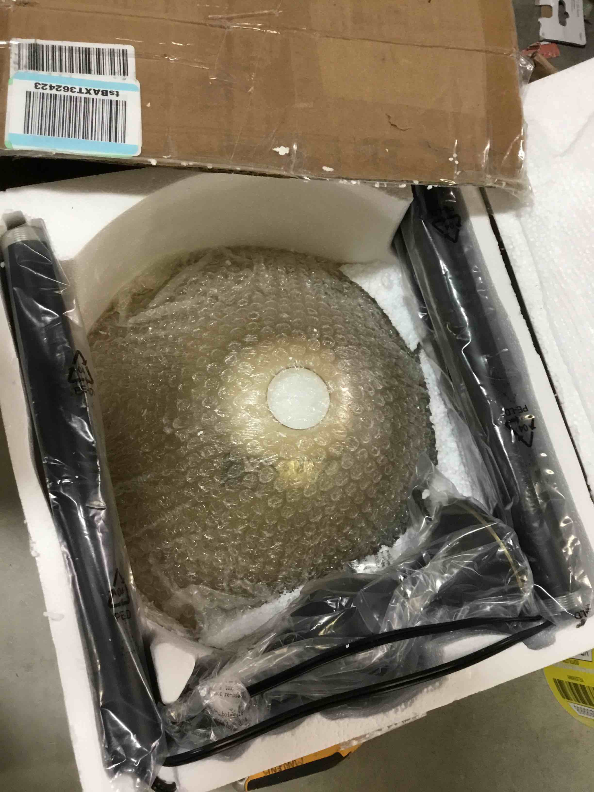 https://s3.amazonaws.com/lotting-images-prod/bidfta/YEL5268865_1690992836090.jpeg