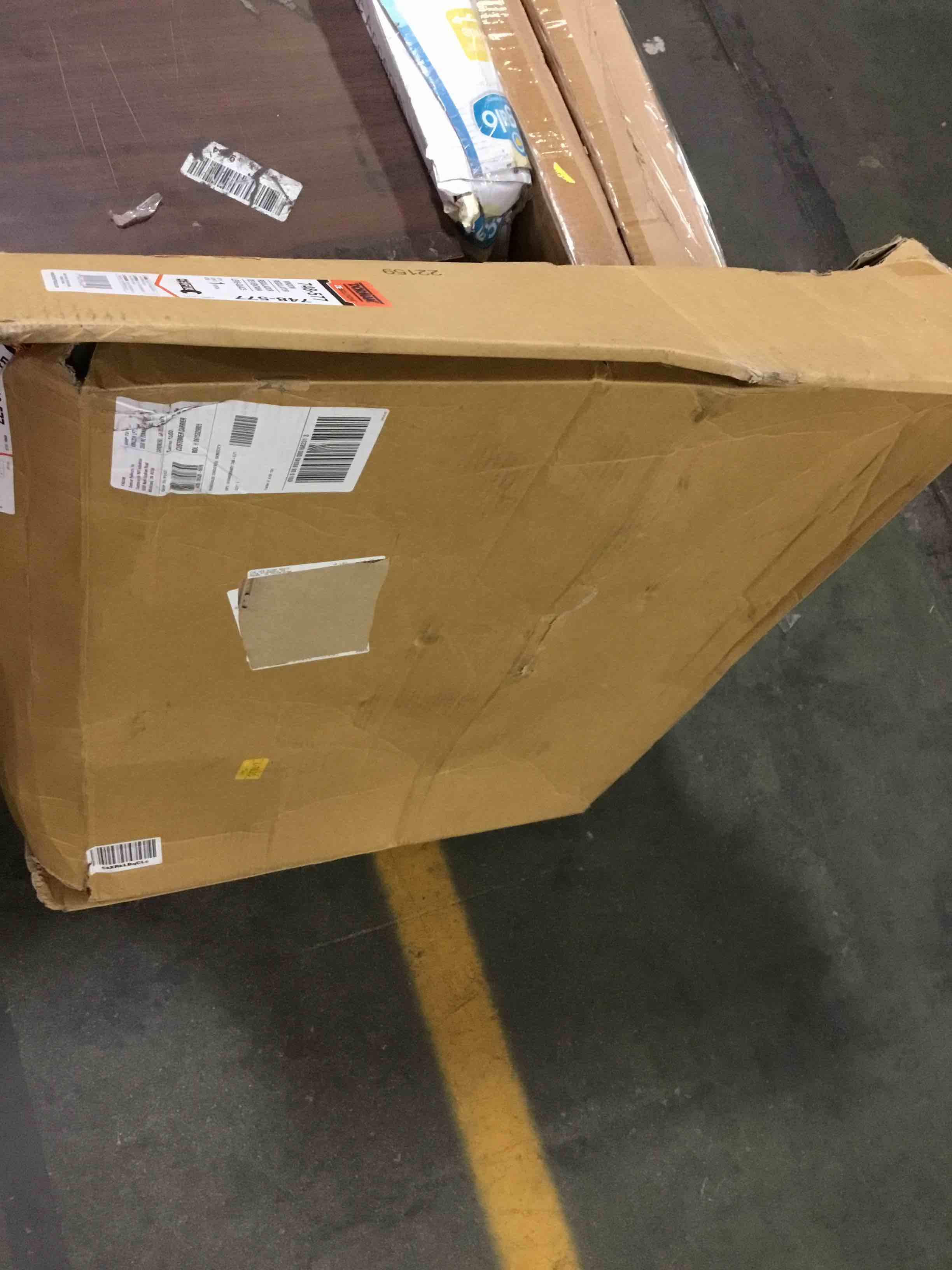 https://s3.amazonaws.com/lotting-images-prod/bidfta/YEL5268979_1691088043357.jpeg