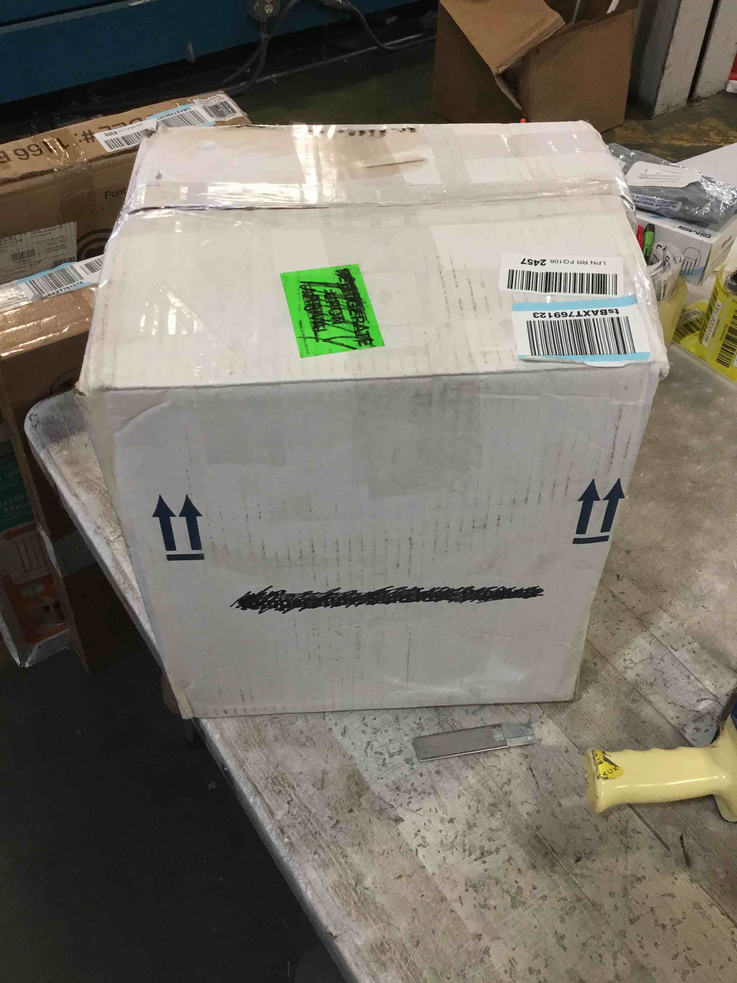https://s3.amazonaws.com/lotting-images-prod/bidfta/YEL5269324_1691500485064.jpeg