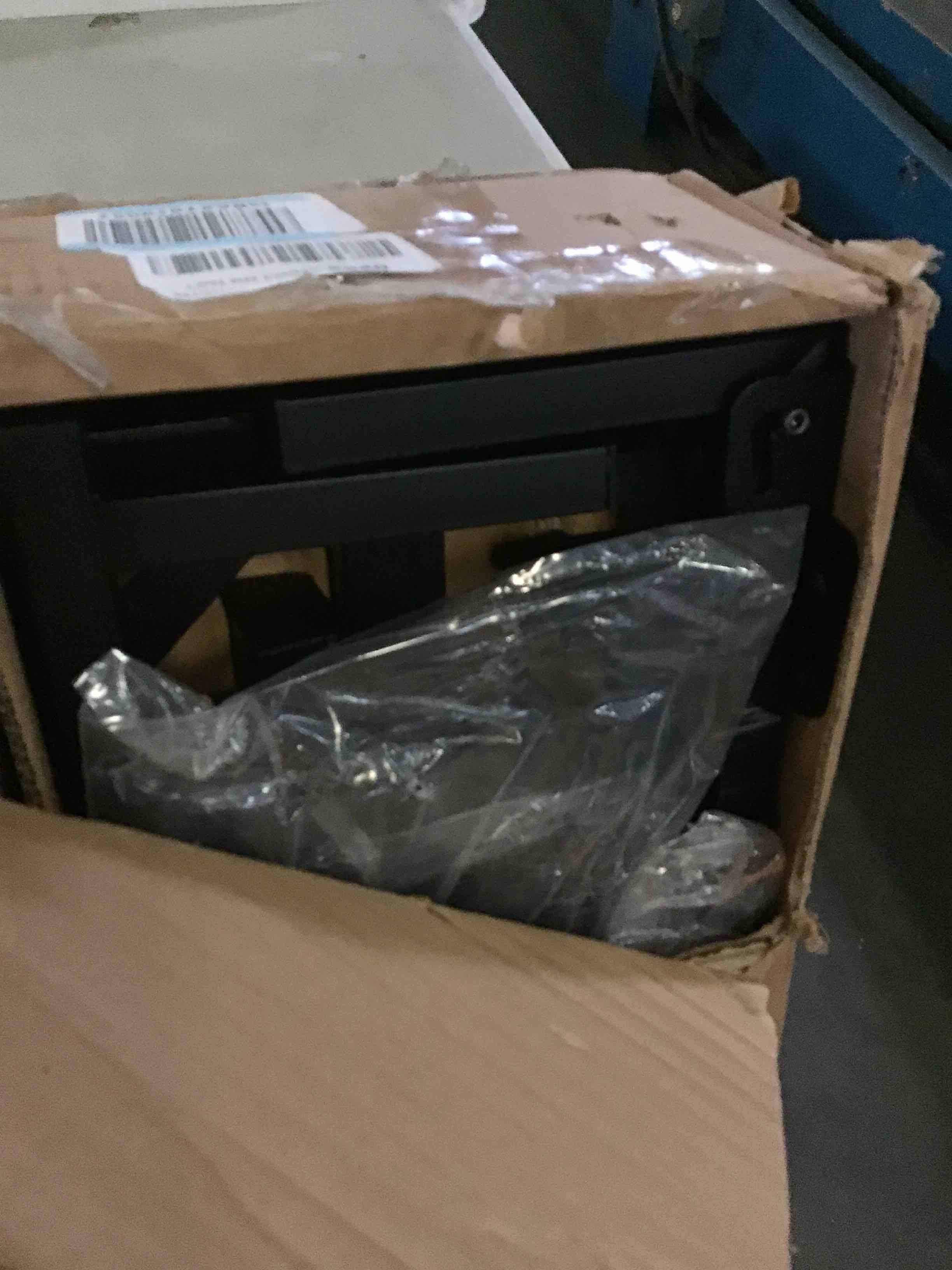 https://s3.amazonaws.com/lotting-images-prod/bidfta/YEL5274423_1690919152562.jpeg