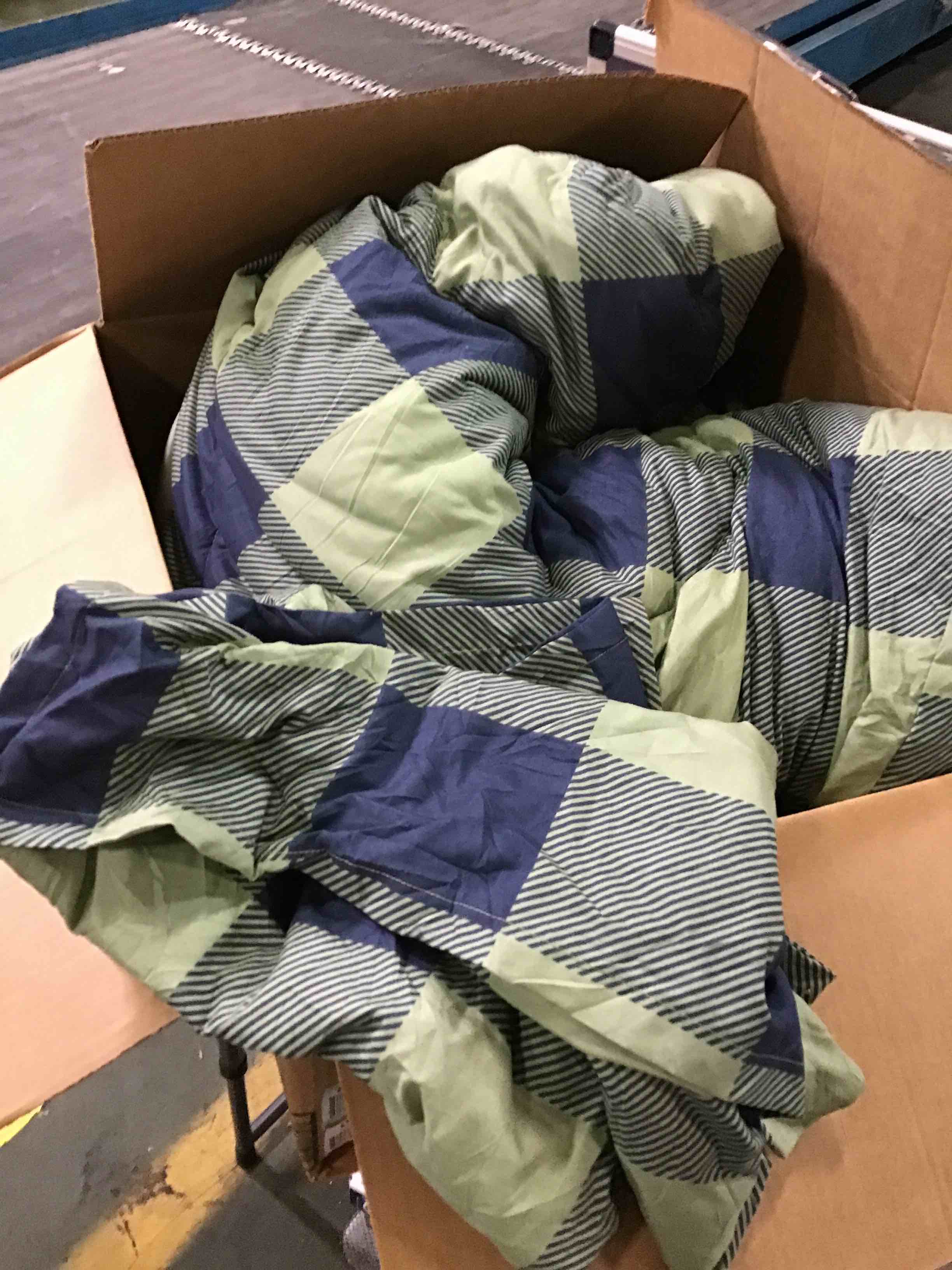 https://s3.amazonaws.com/lotting-images-prod/bidfta/YEL5276528_1688667298043.jpeg
