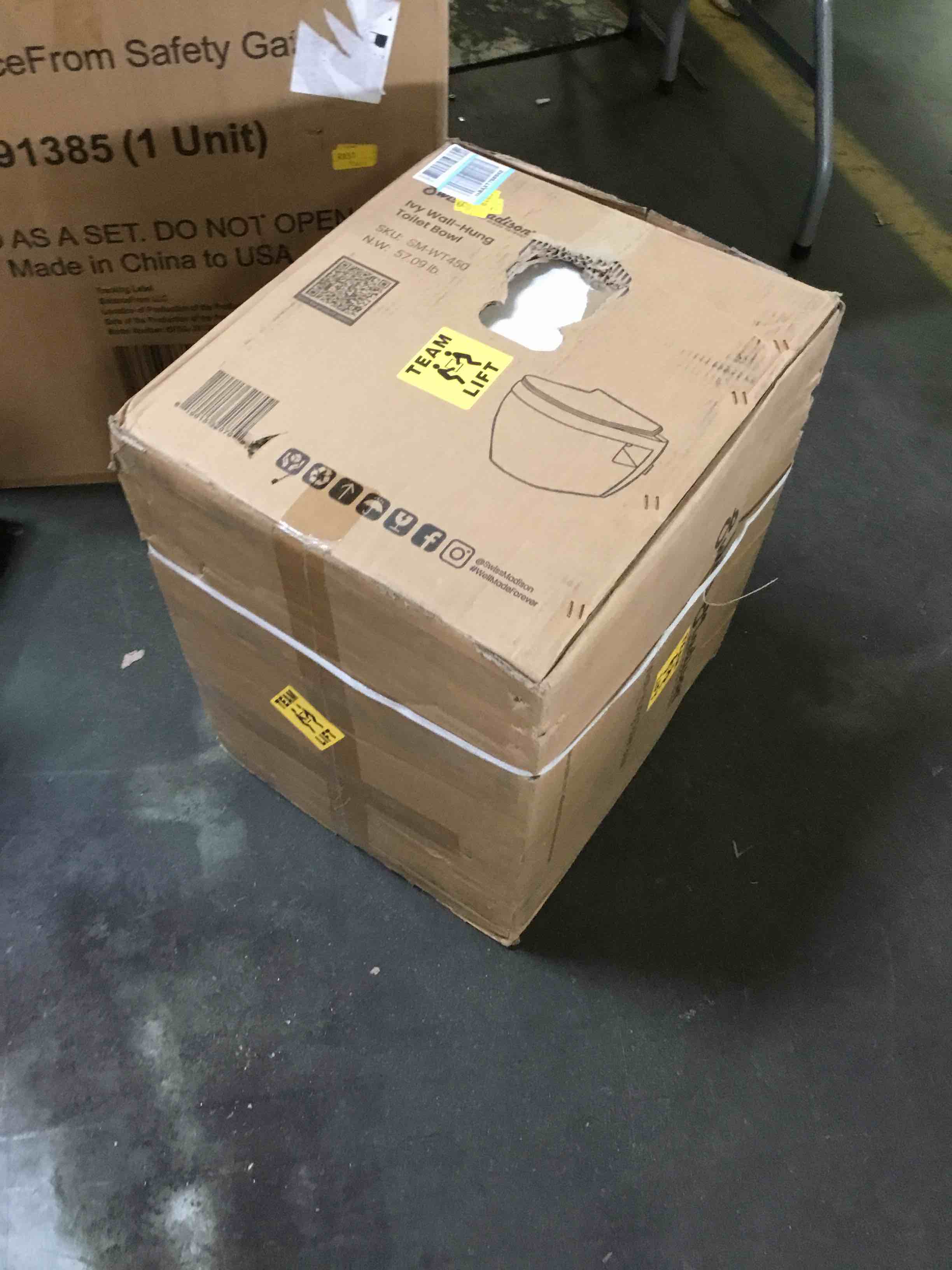 https://s3.amazonaws.com/lotting-images-prod/bidfta/YEL5287103_1689256332472.jpeg