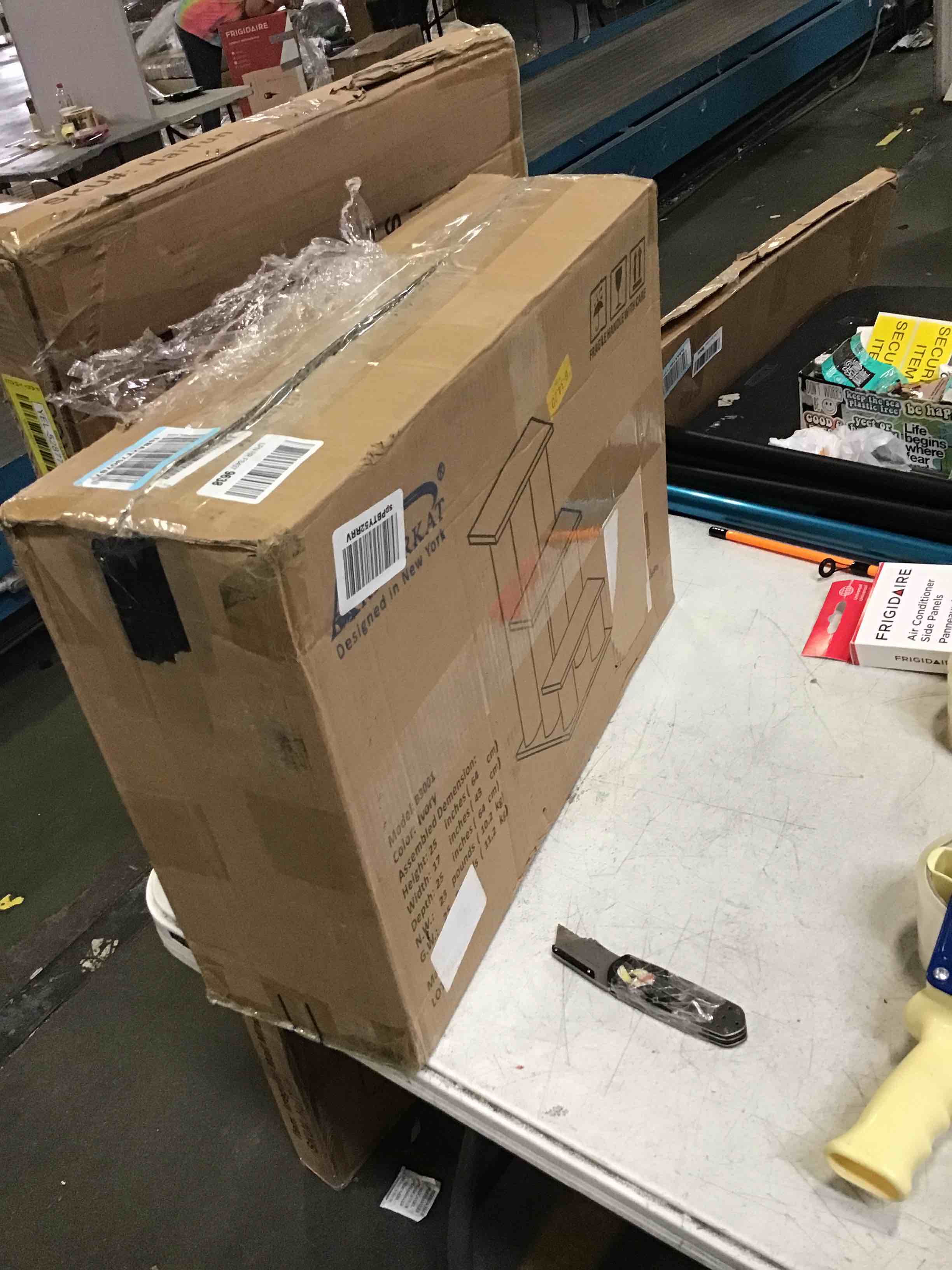 https://s3.amazonaws.com/lotting-images-prod/bidfta/YEL5287801_1689788779105.jpeg