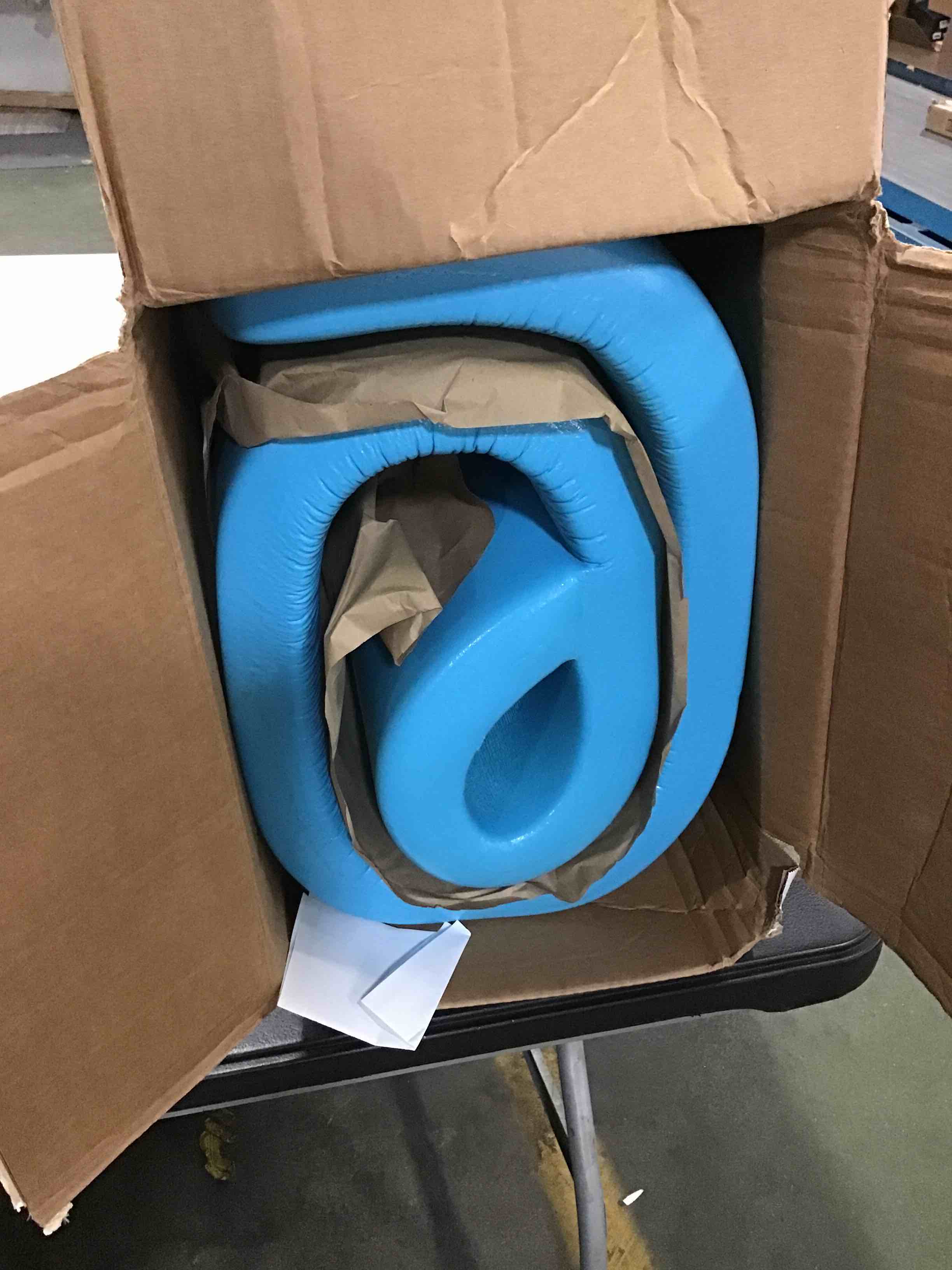 https://s3.amazonaws.com/lotting-images-prod/bidfta/YEL5287874_1689856056138.jpeg