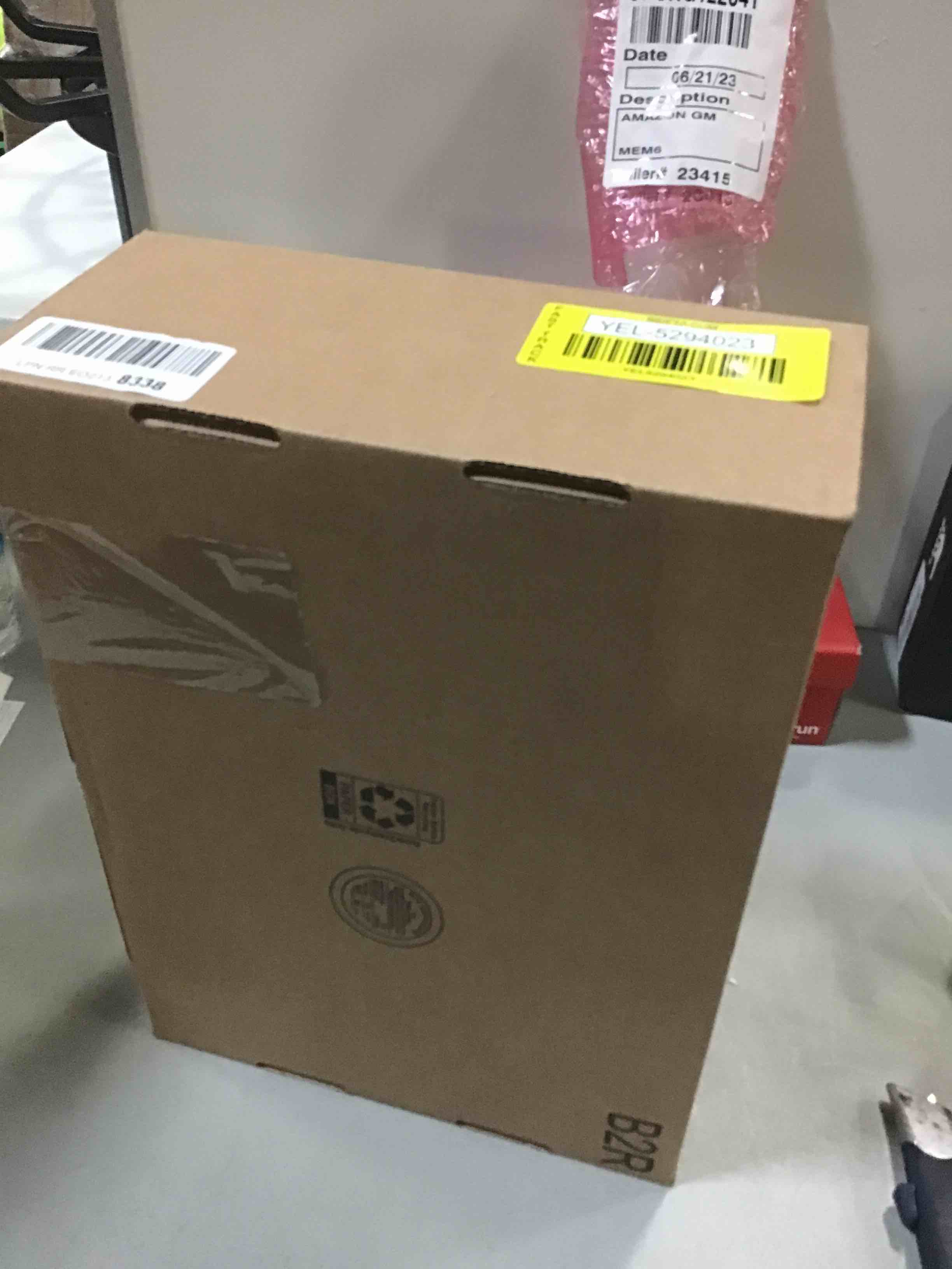 https://s3.amazonaws.com/lotting-images-prod/bidfta/YEL5294023_1687791613212.jpeg