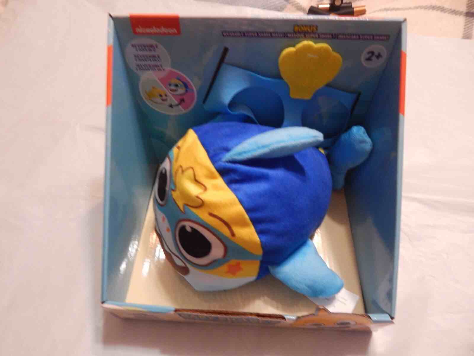BABY SHARK'S BIG SHOW! 2-IN-1 SUPER SHARK REVERSIBLE PLUSH