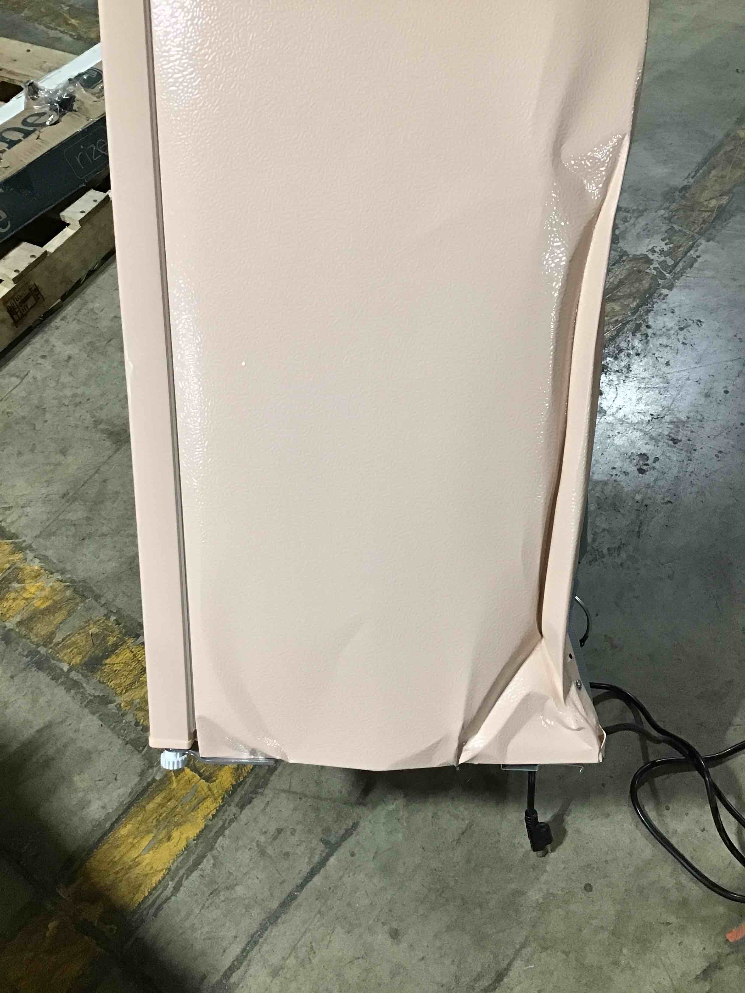 https://s3.amazonaws.com/lotting-images-prod/bidfta/YEL5309095_1692646905406.jpeg