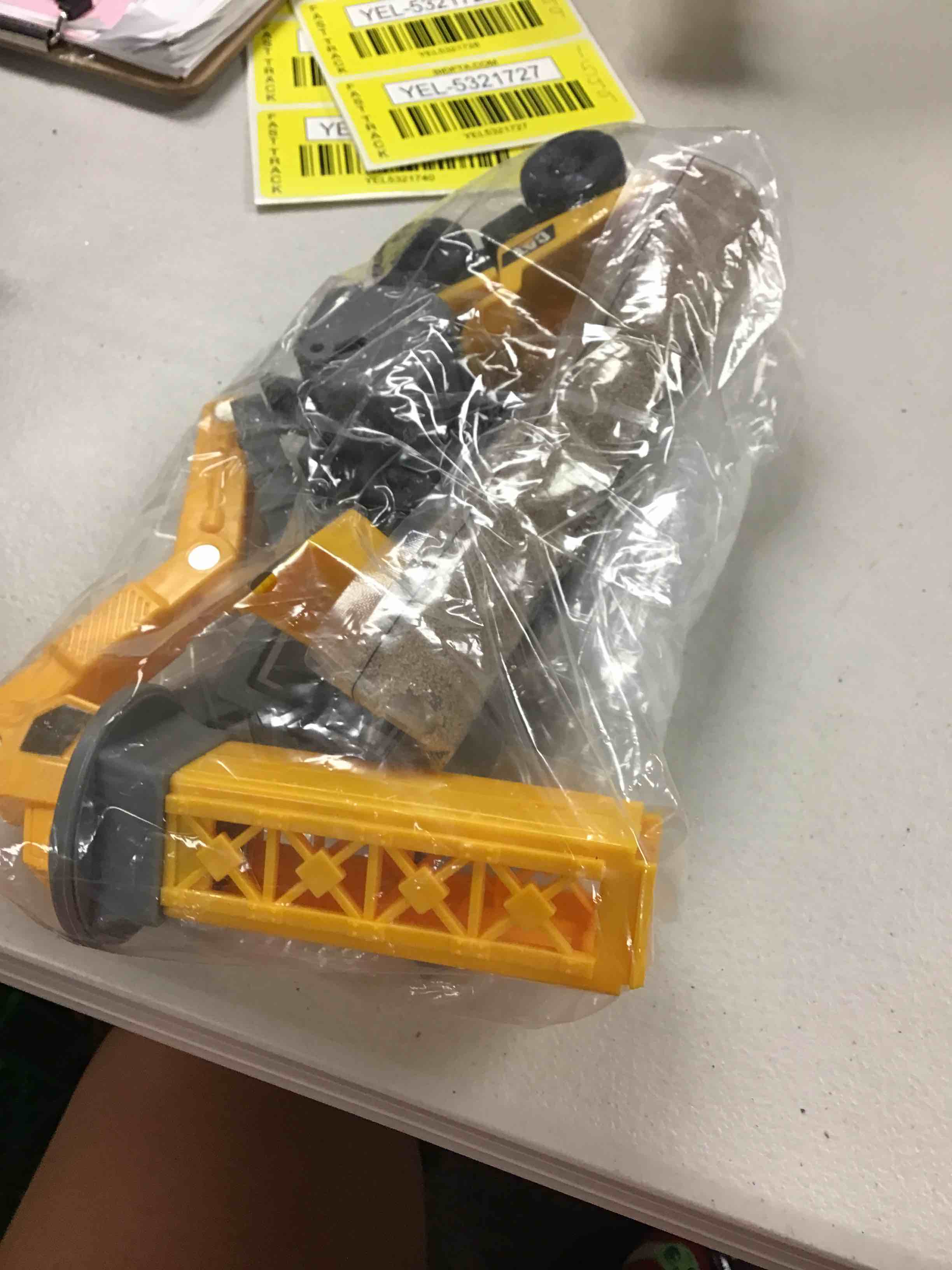 https://s3.amazonaws.com/lotting-images-prod/bidfta/YEL5321673_1692805481456.jpeg