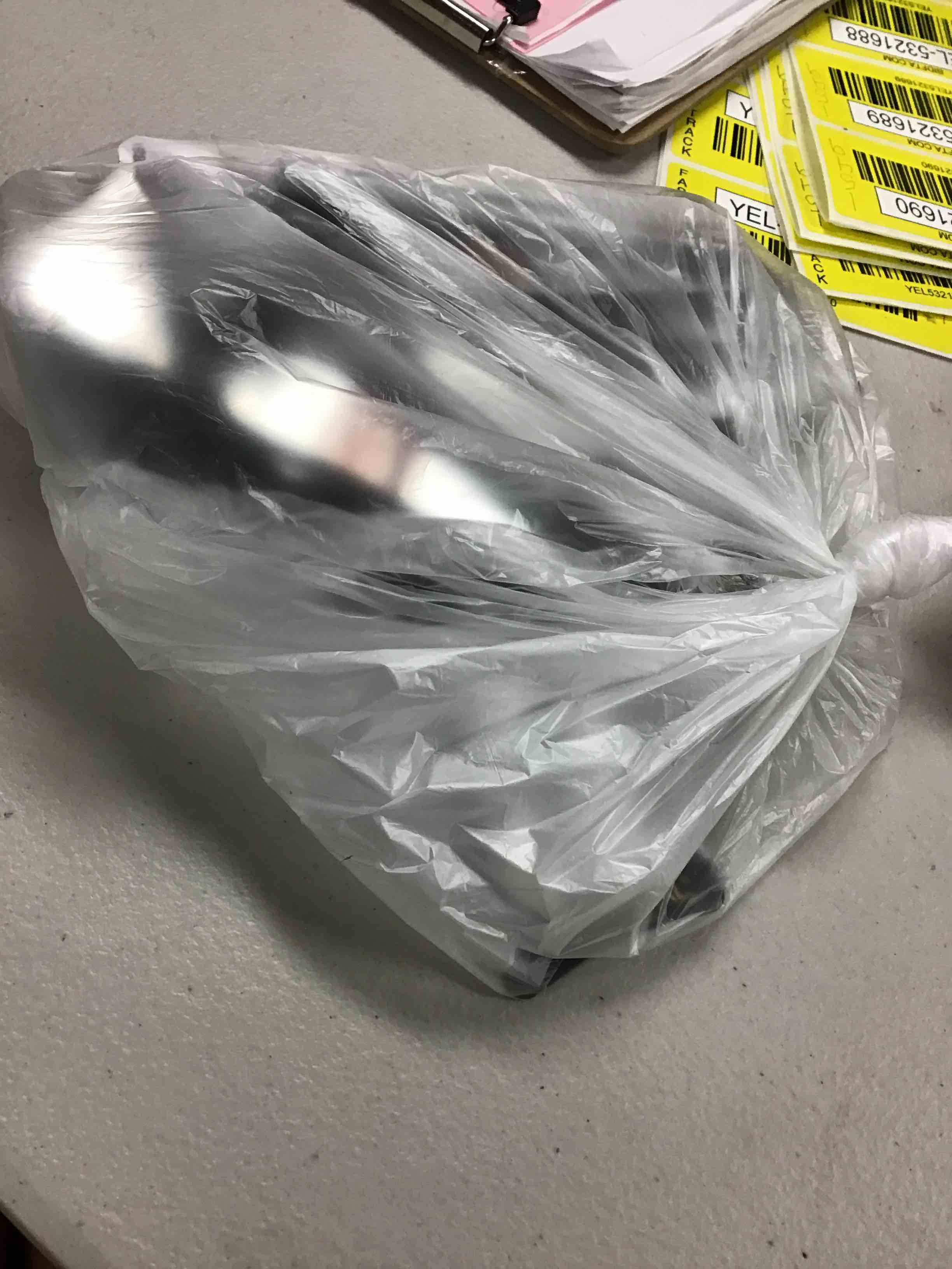 https://s3.amazonaws.com/lotting-images-prod/bidfta/YEL5321708_1692801964510.jpeg