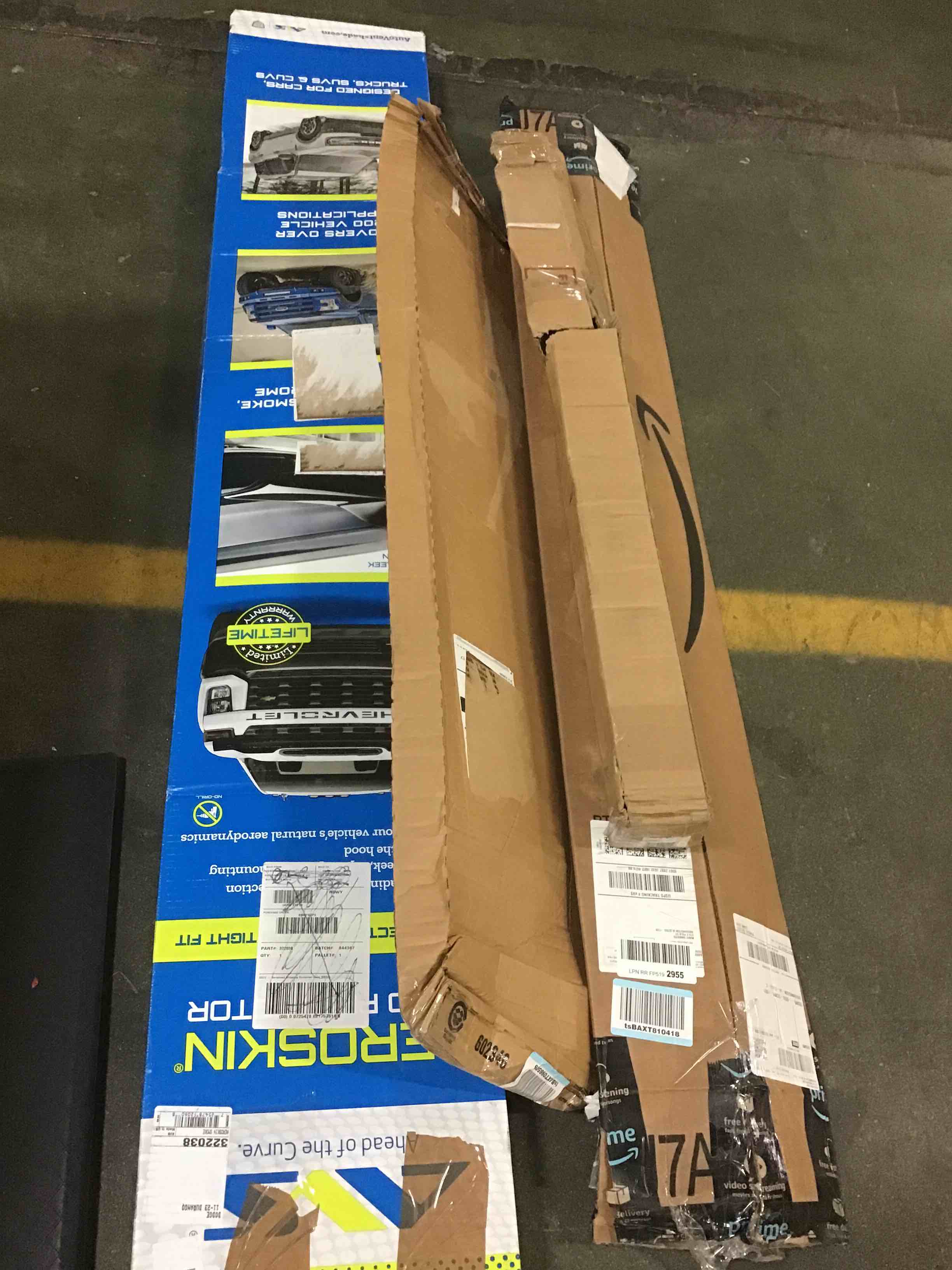 Assorted items, curtain rod and auto vent