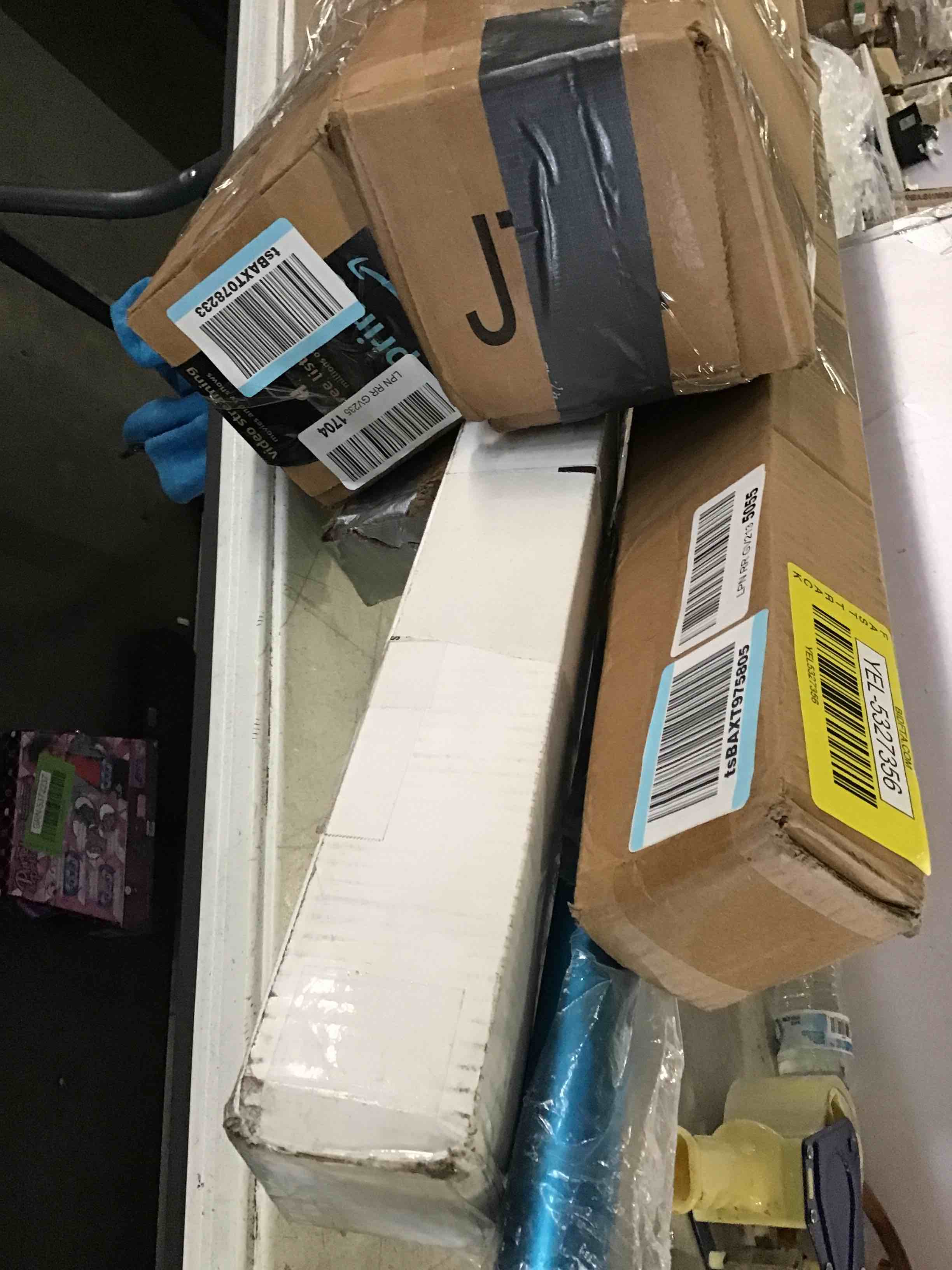 https://s3.amazonaws.com/lotting-images-prod/bidfta/YEL5327356_1694867143491.jpeg