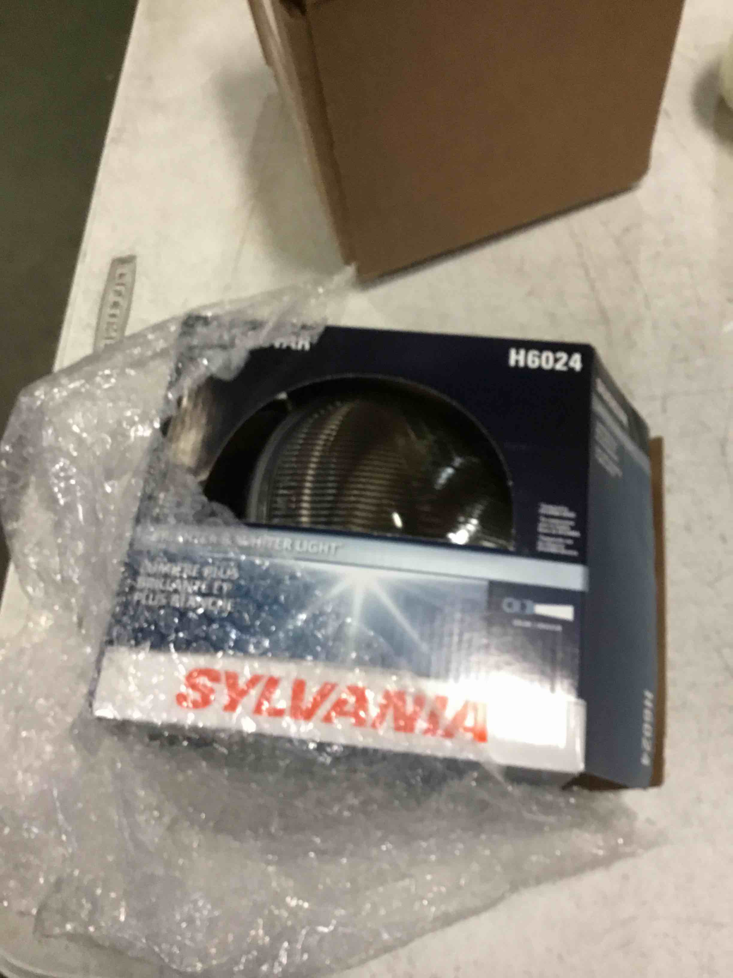 https://s3.amazonaws.com/lotting-images-prod/bidfta/YEL5329021_1691843346016.jpeg