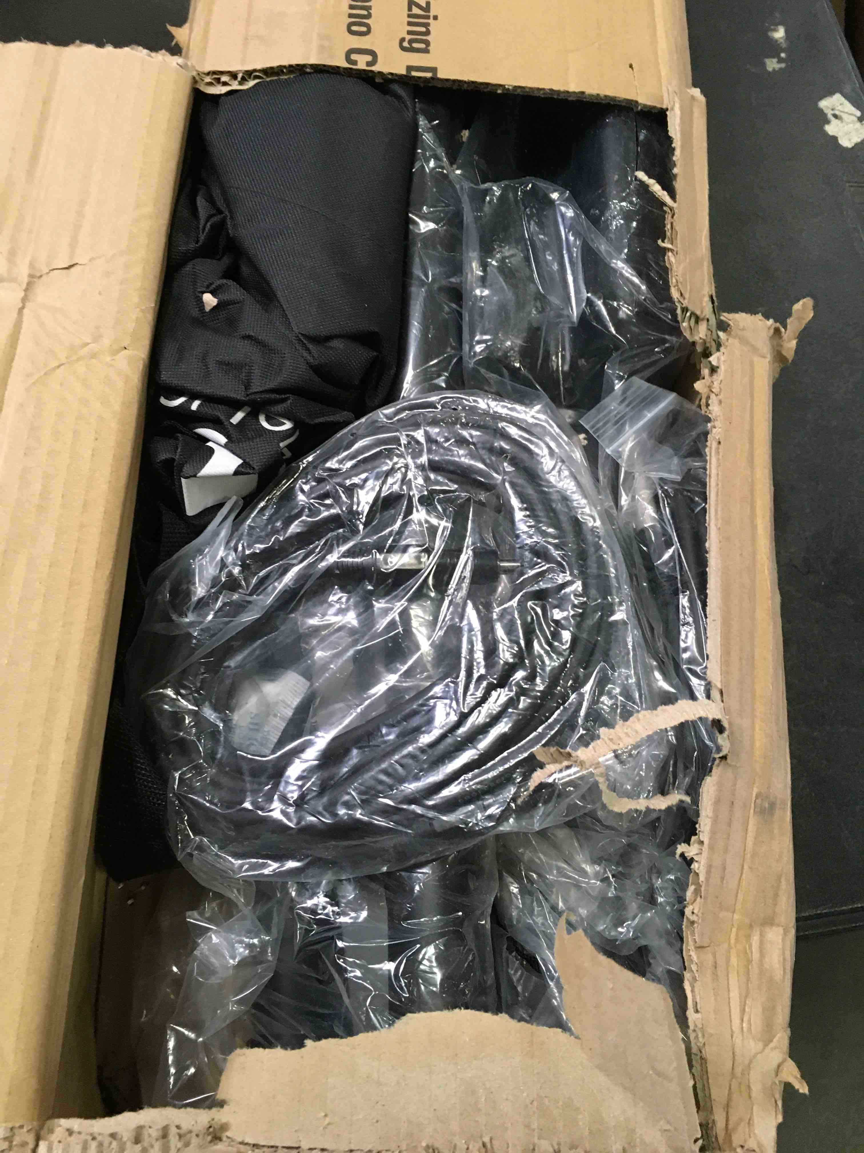https://s3.amazonaws.com/lotting-images-prod/bidfta/YEL5329310_1692284824916.jpeg