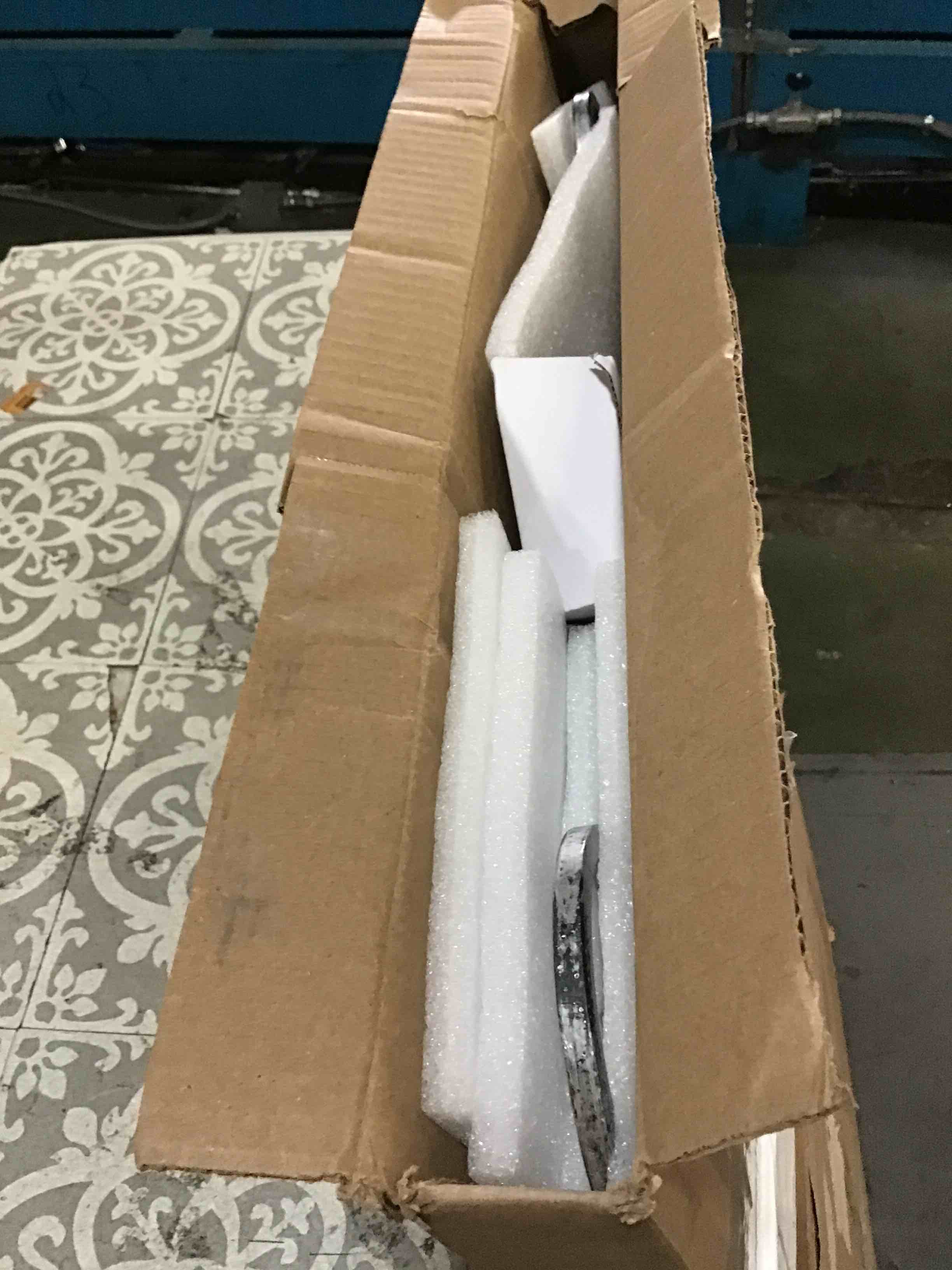 https://s3.amazonaws.com/lotting-images-prod/bidfta/YEL5330921_1692041009675.jpeg
