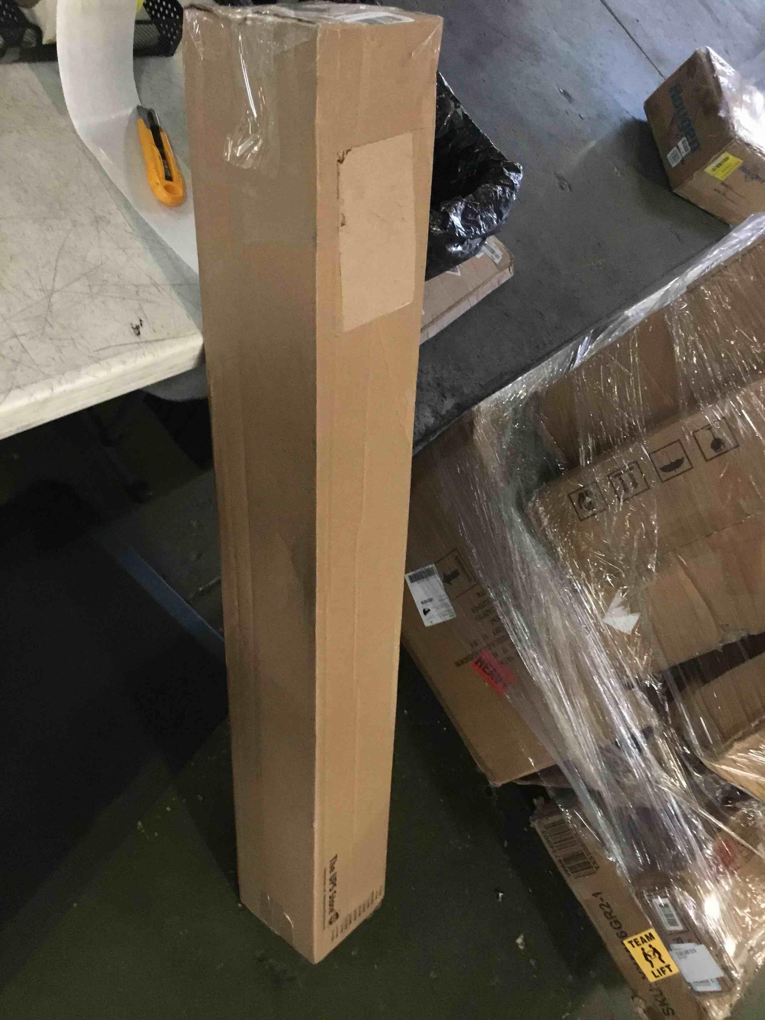 https://s3.amazonaws.com/lotting-images-prod/bidfta/YEL5333003_1690804996362.jpeg