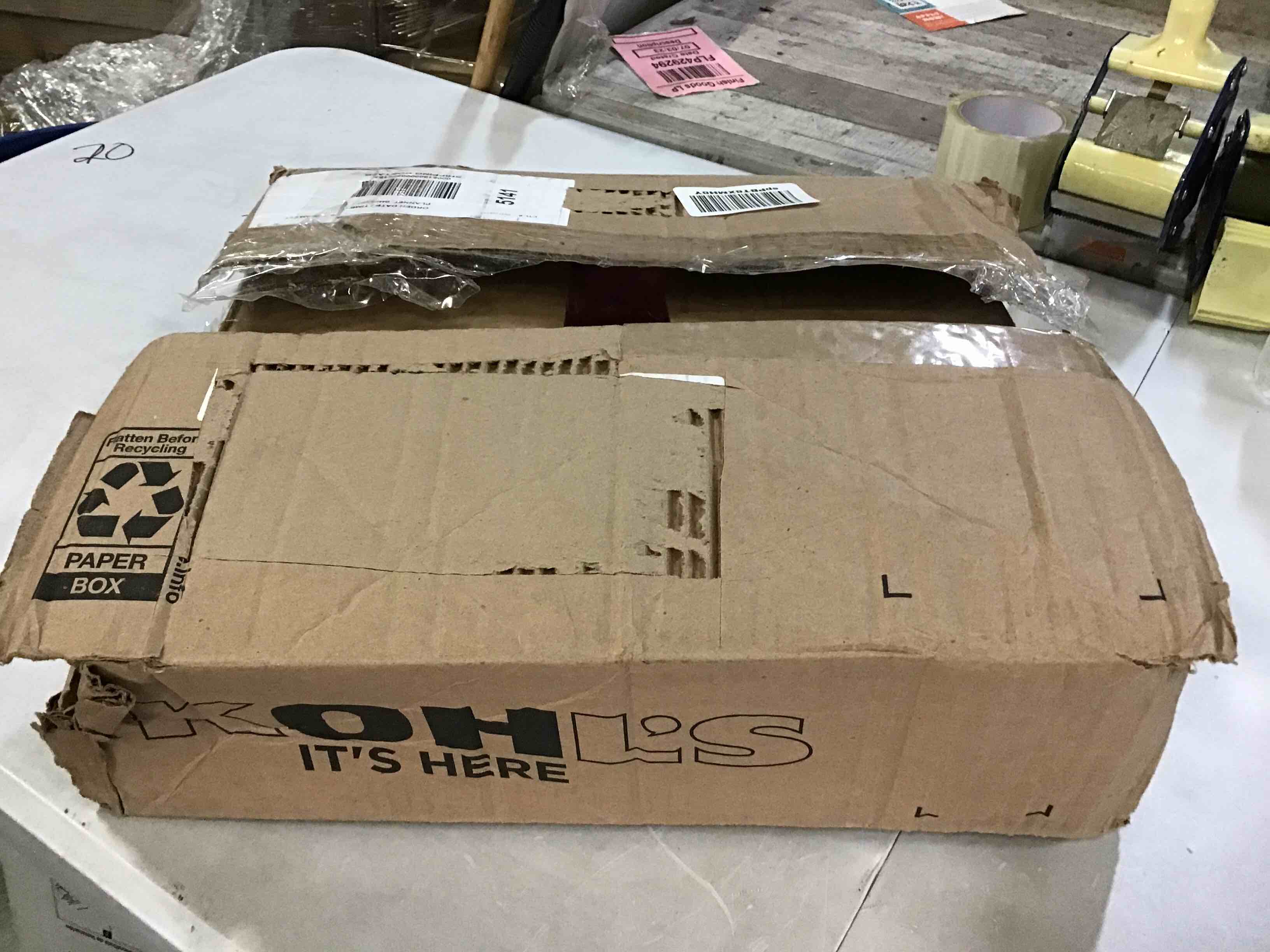 https://s3.amazonaws.com/lotting-images-prod/bidfta/YEL5335110_1691494384420.jpeg