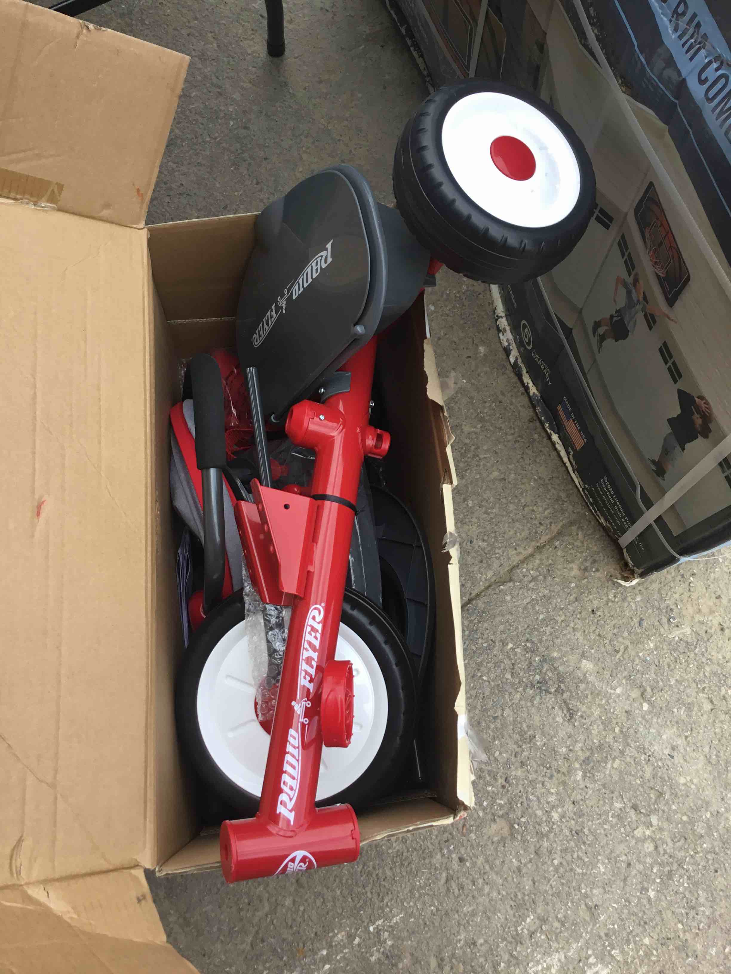 https://s3.amazonaws.com/lotting-images-prod/bidfta/YEL5338257_1690559013444.jpeg