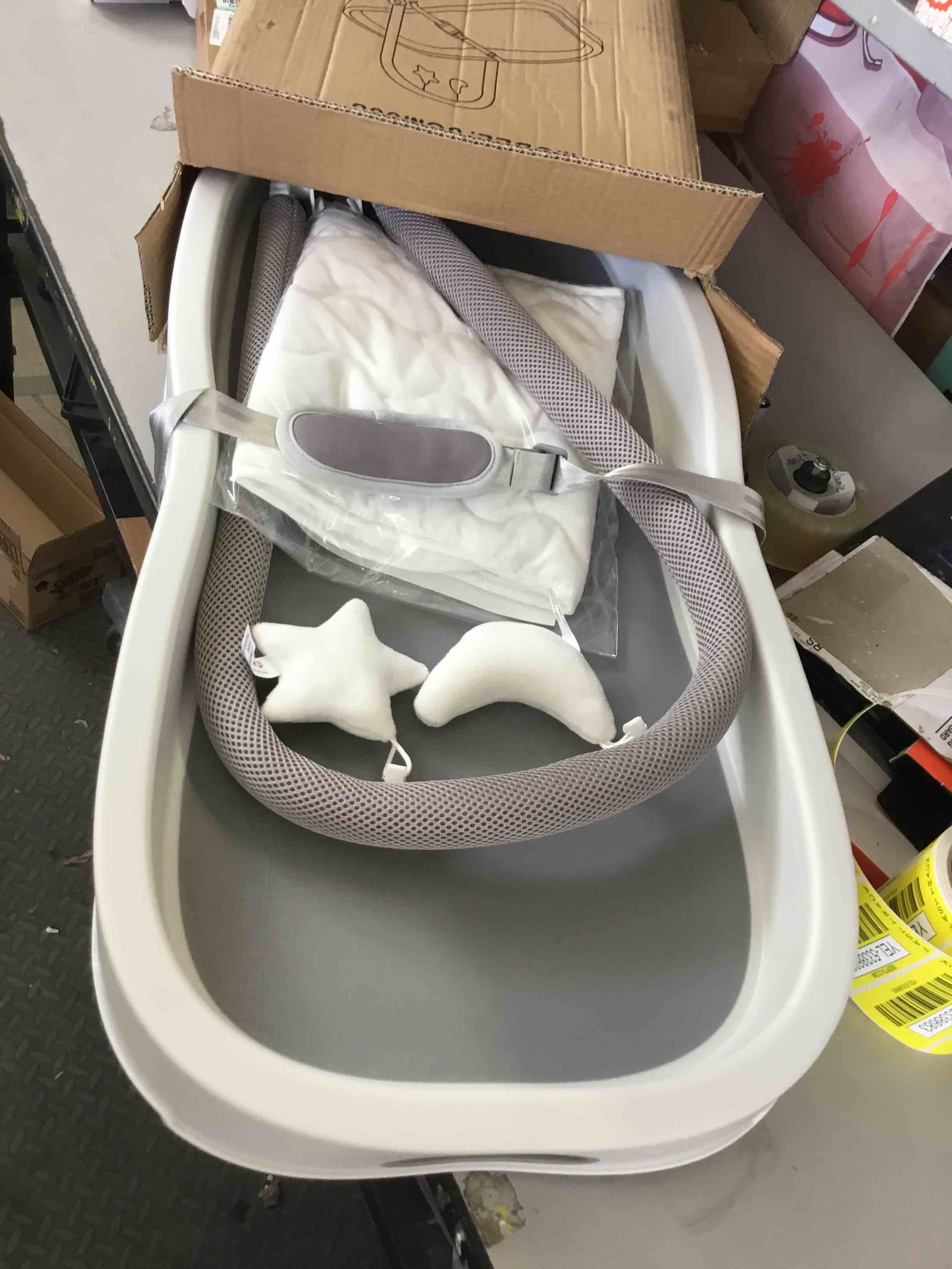 https://s3.amazonaws.com/lotting-images-prod/bidfta/YEL5338679_1691420727589.jpeg