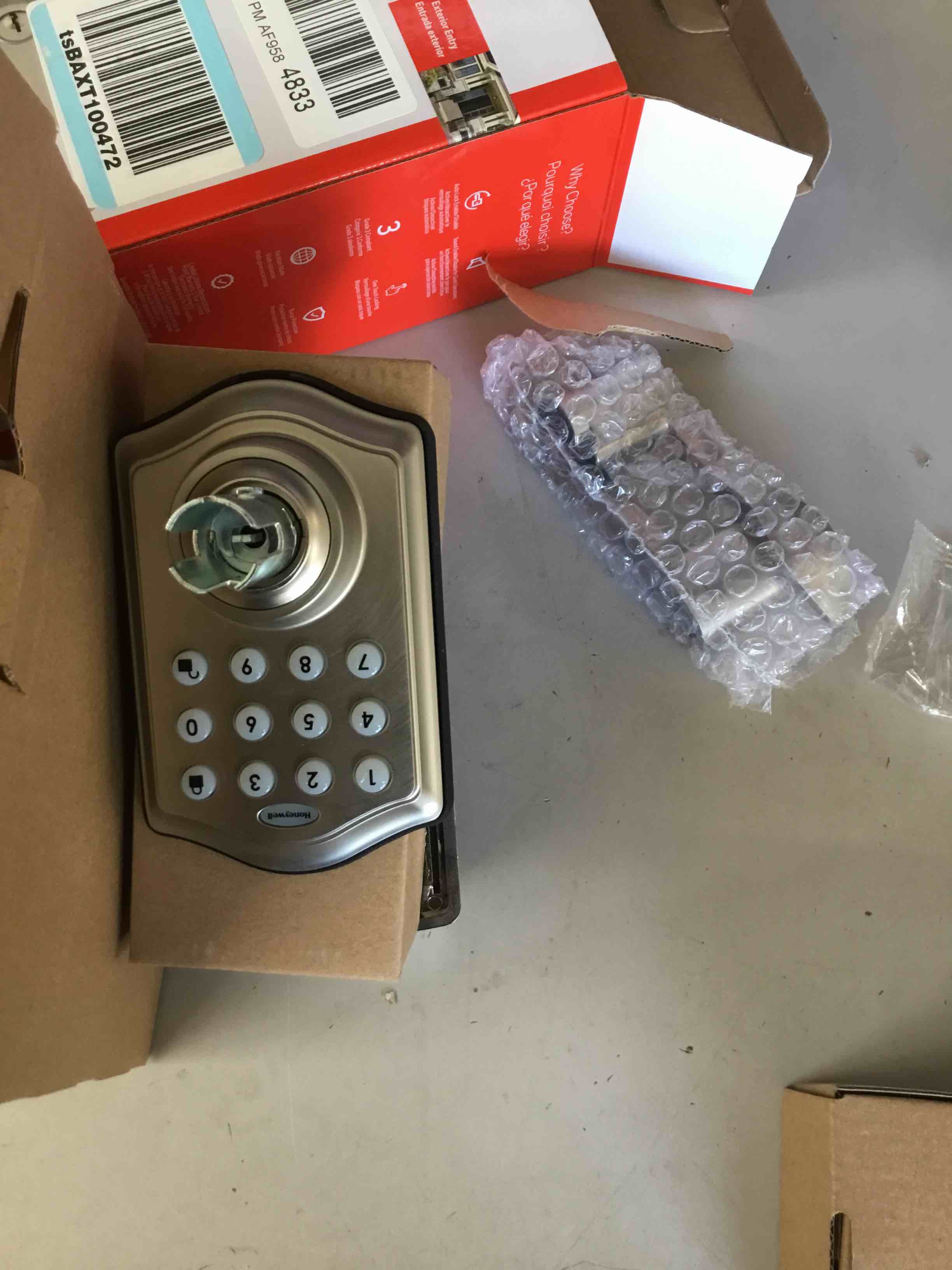 https://s3.amazonaws.com/lotting-images-prod/bidfta/YEL5338929_1691760804316.jpeg