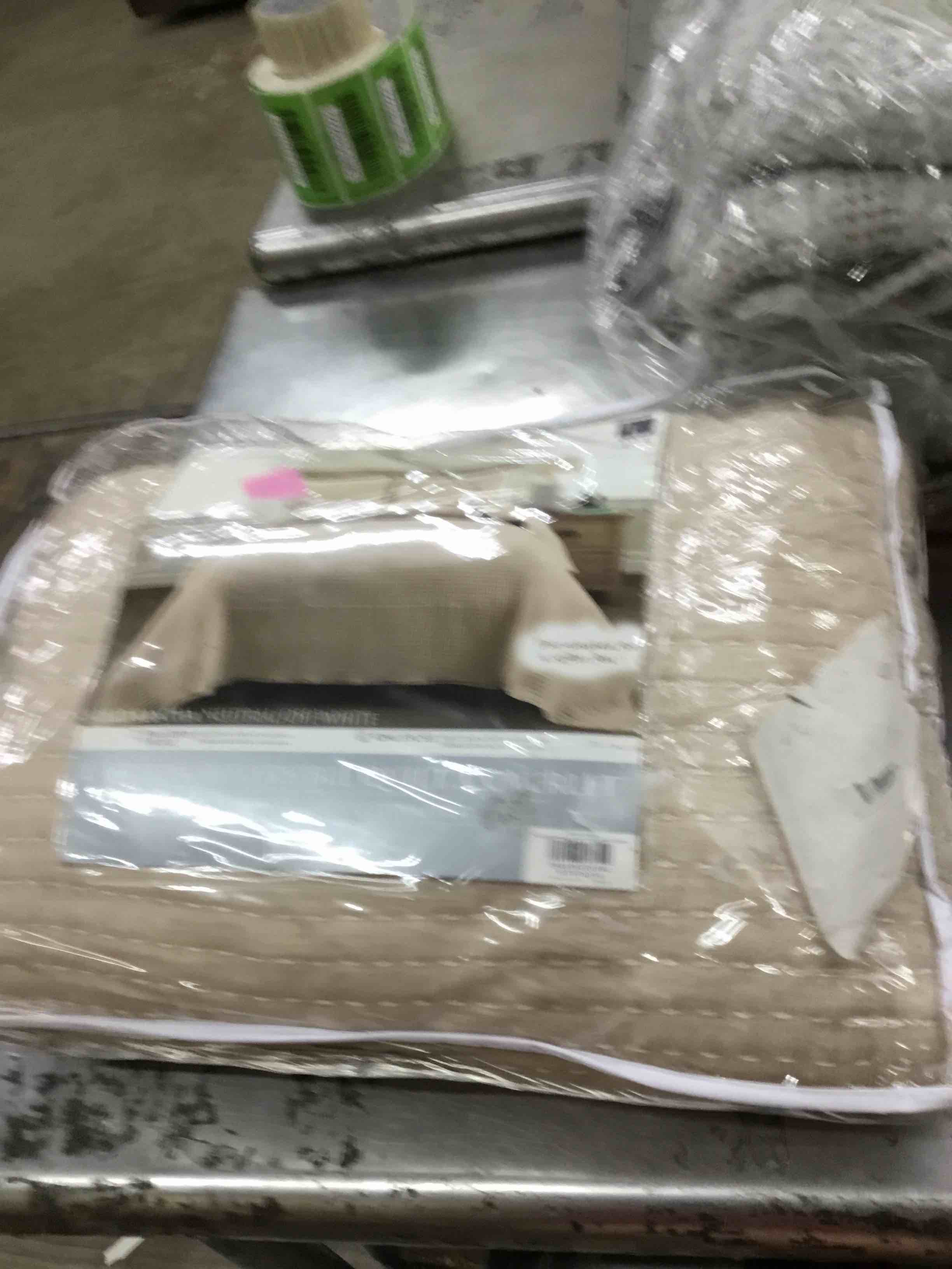 https://s3.amazonaws.com/lotting-images-prod/bidfta/YEL5343901_1696534174968.jpeg